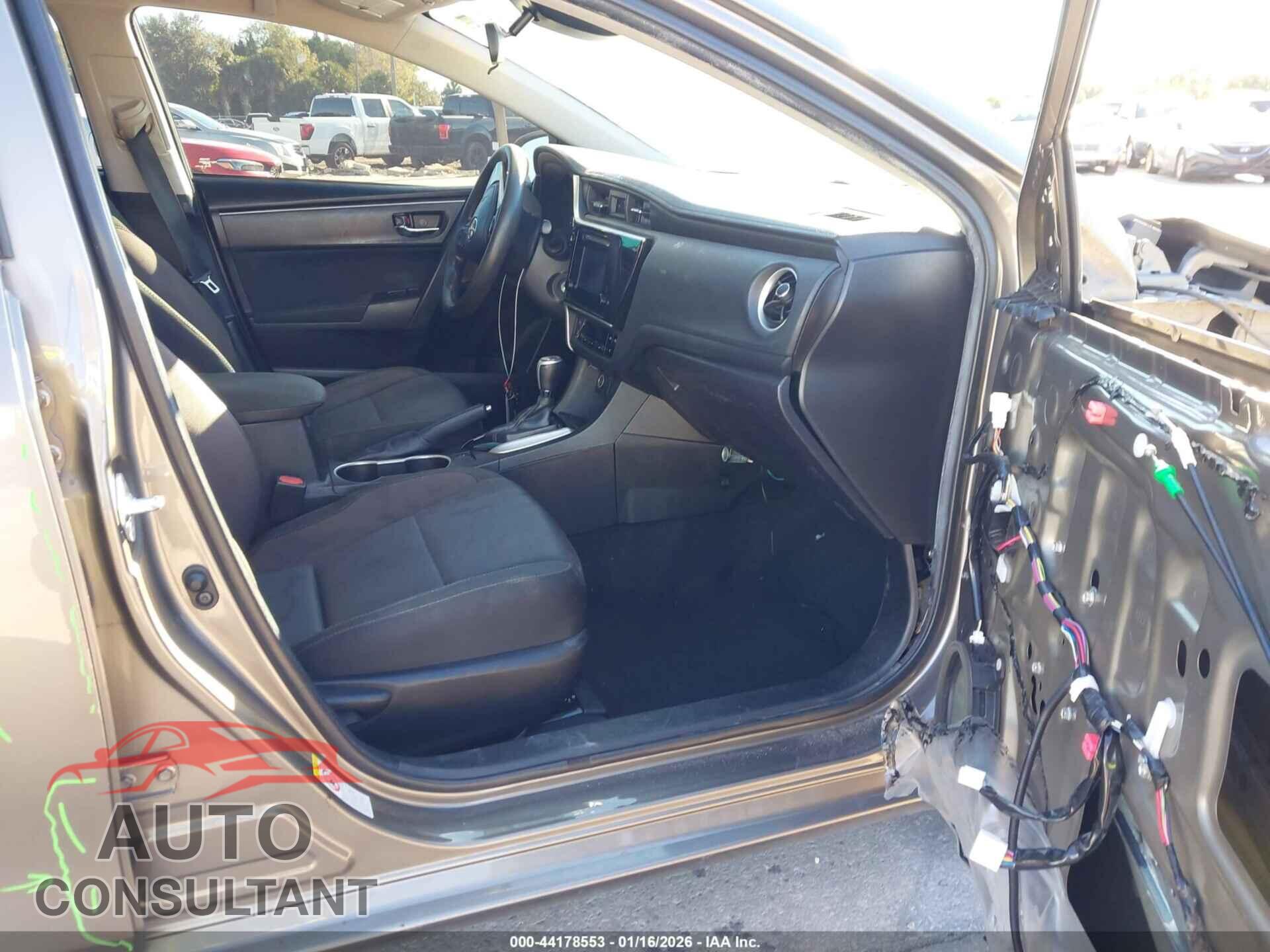 TOYOTA COROLLA 2018 - 5YFBURHE5JP809602