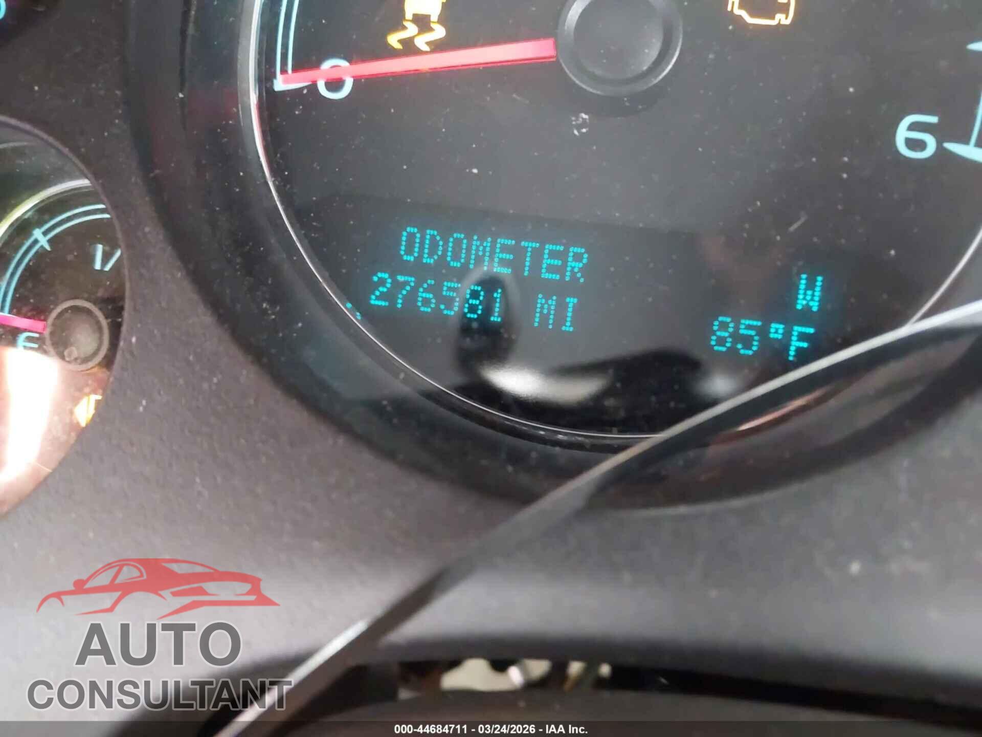 CHEVROLET SUBURBAN 1500 2013 - 1GNSCJE07DR121180