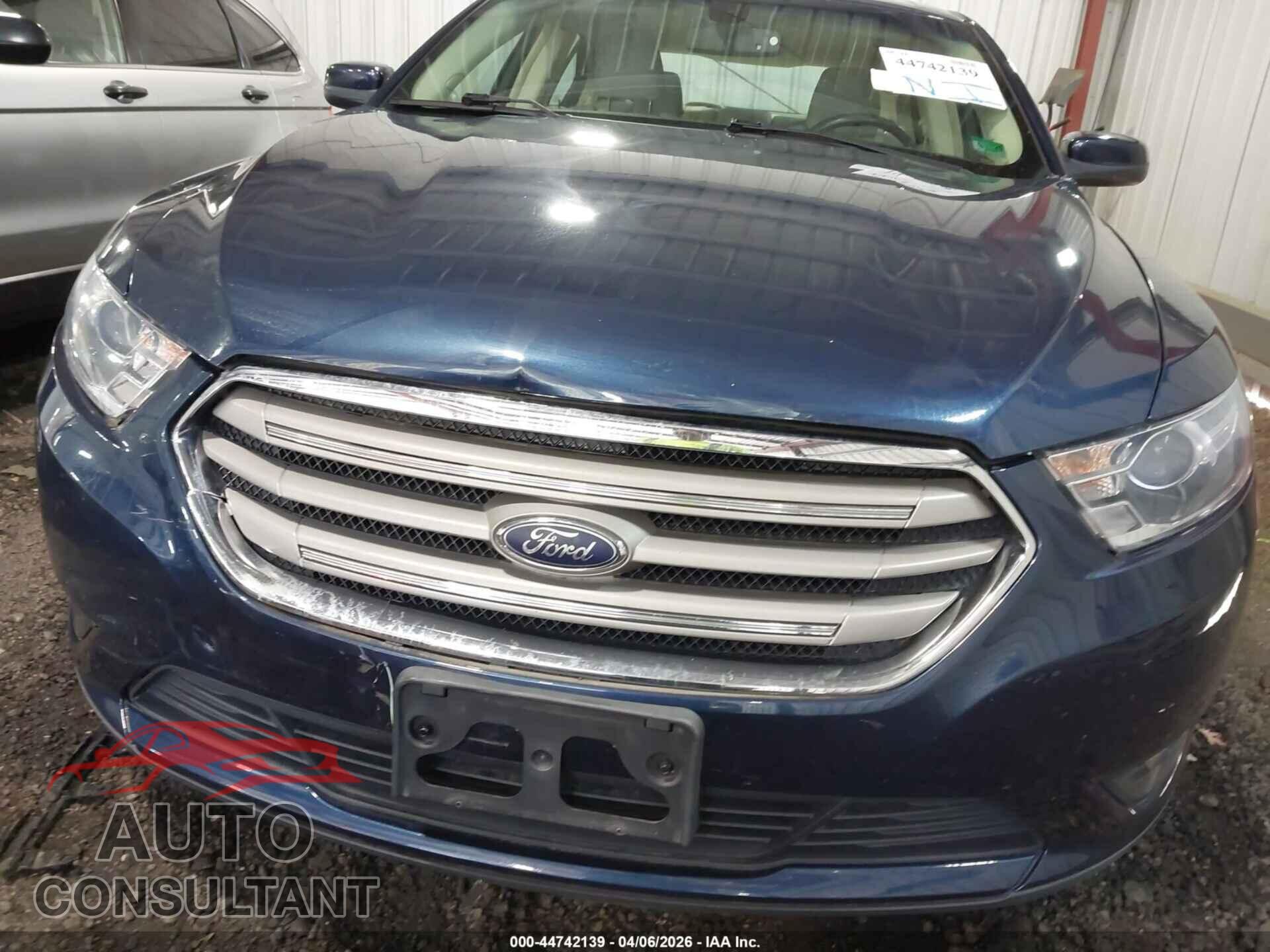FORD TAURUS 2017 - 1FAHP2E84HG112351