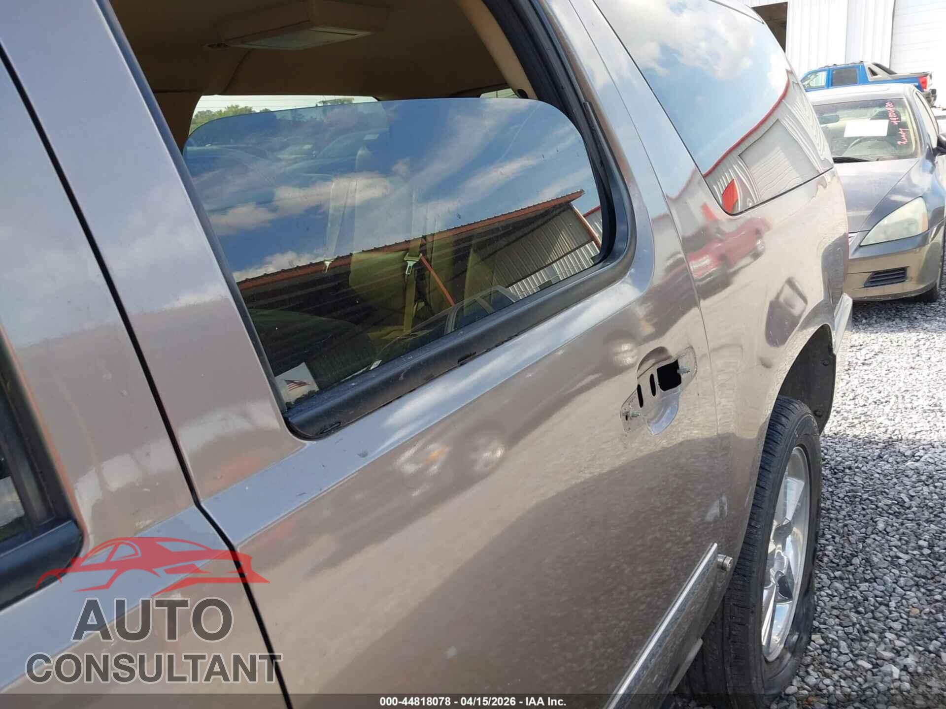 CHEVROLET SUBURBAN 1500 2012 - 1GNSCKE00CR104631