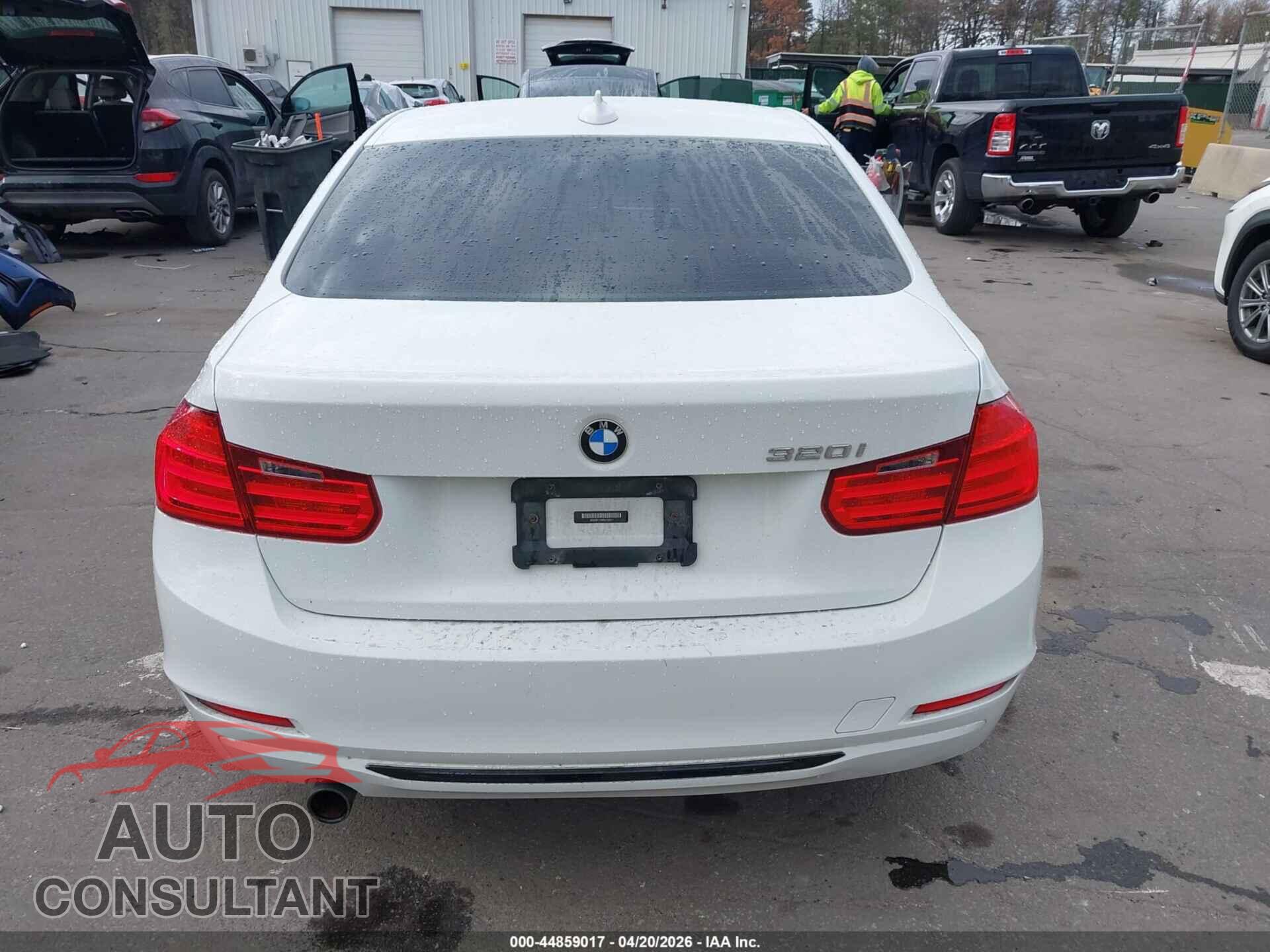 BMW 320I 2013 - WBA3B1C54DK129211