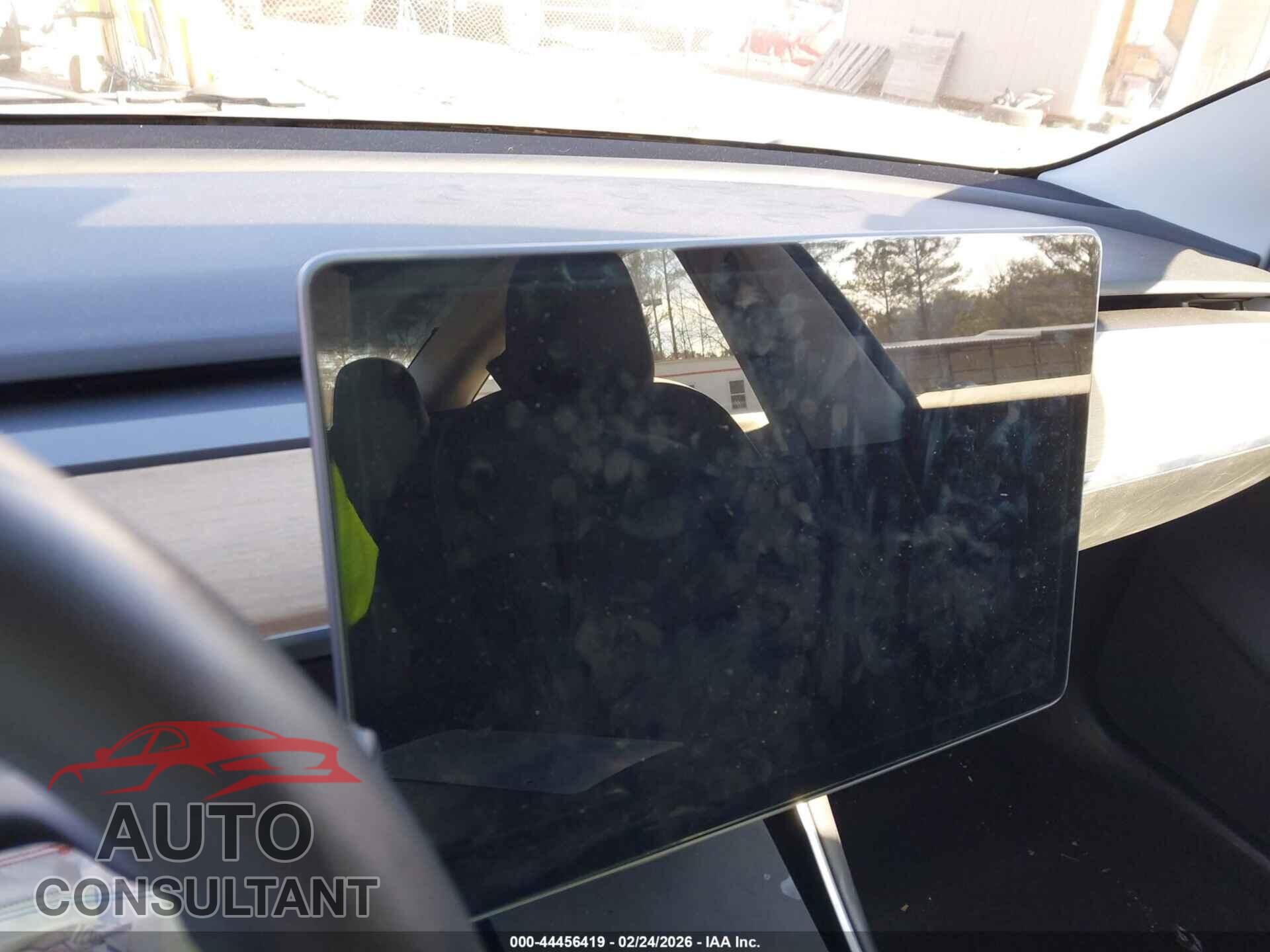 TESLA MODEL 3 2019 - 5YJ3E1EB2KF469237
