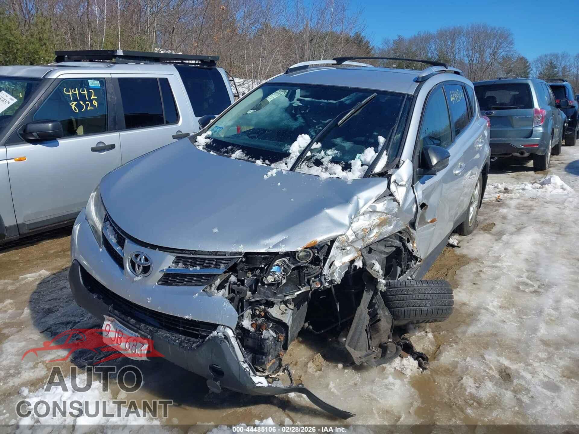 TOYOTA RAV4 2015 - JTMBFREV8FD113860