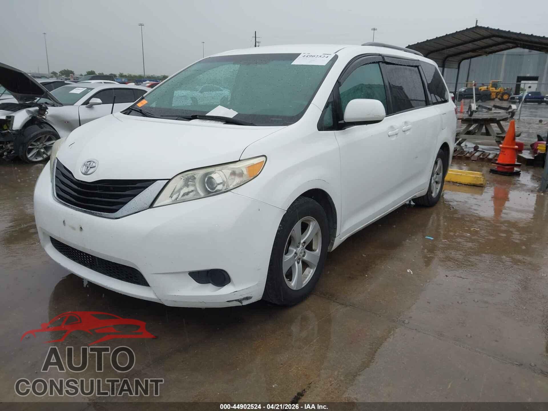 TOYOTA SIENNA 2011 - 5TDKK3DC2BS038550