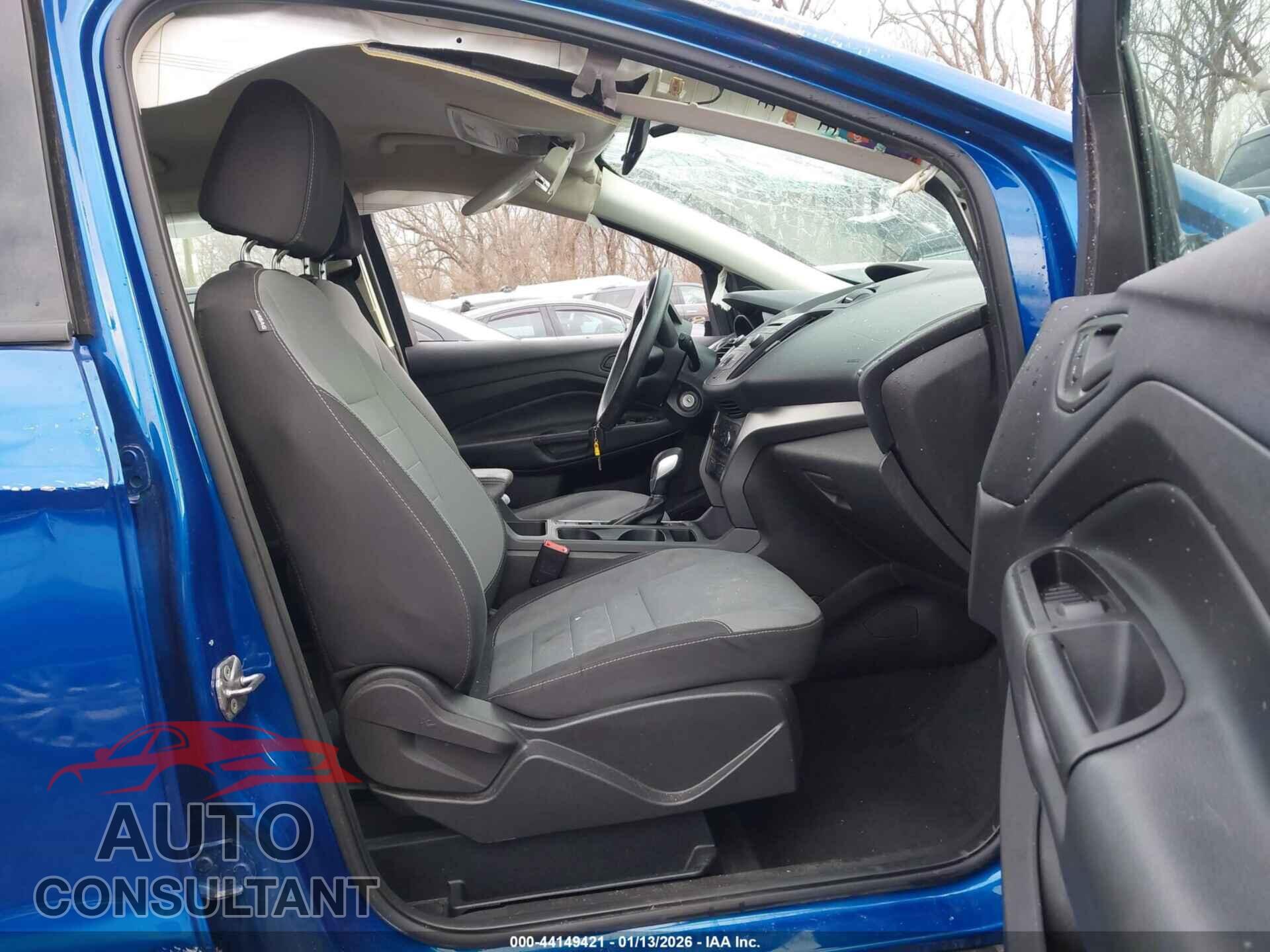 FORD ESCAPE 2017 - 1FMCU0F74HUC66093
