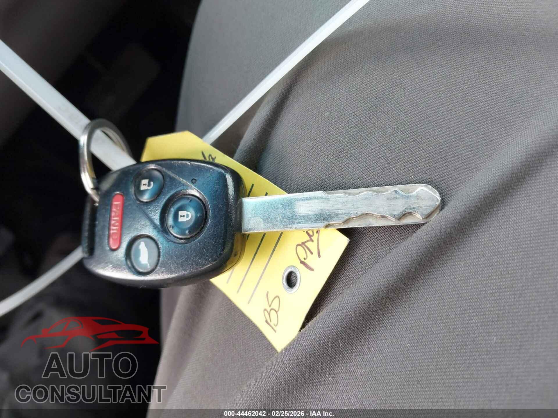 HONDA PILOT 2015 - 5FNYF3H29FB011727