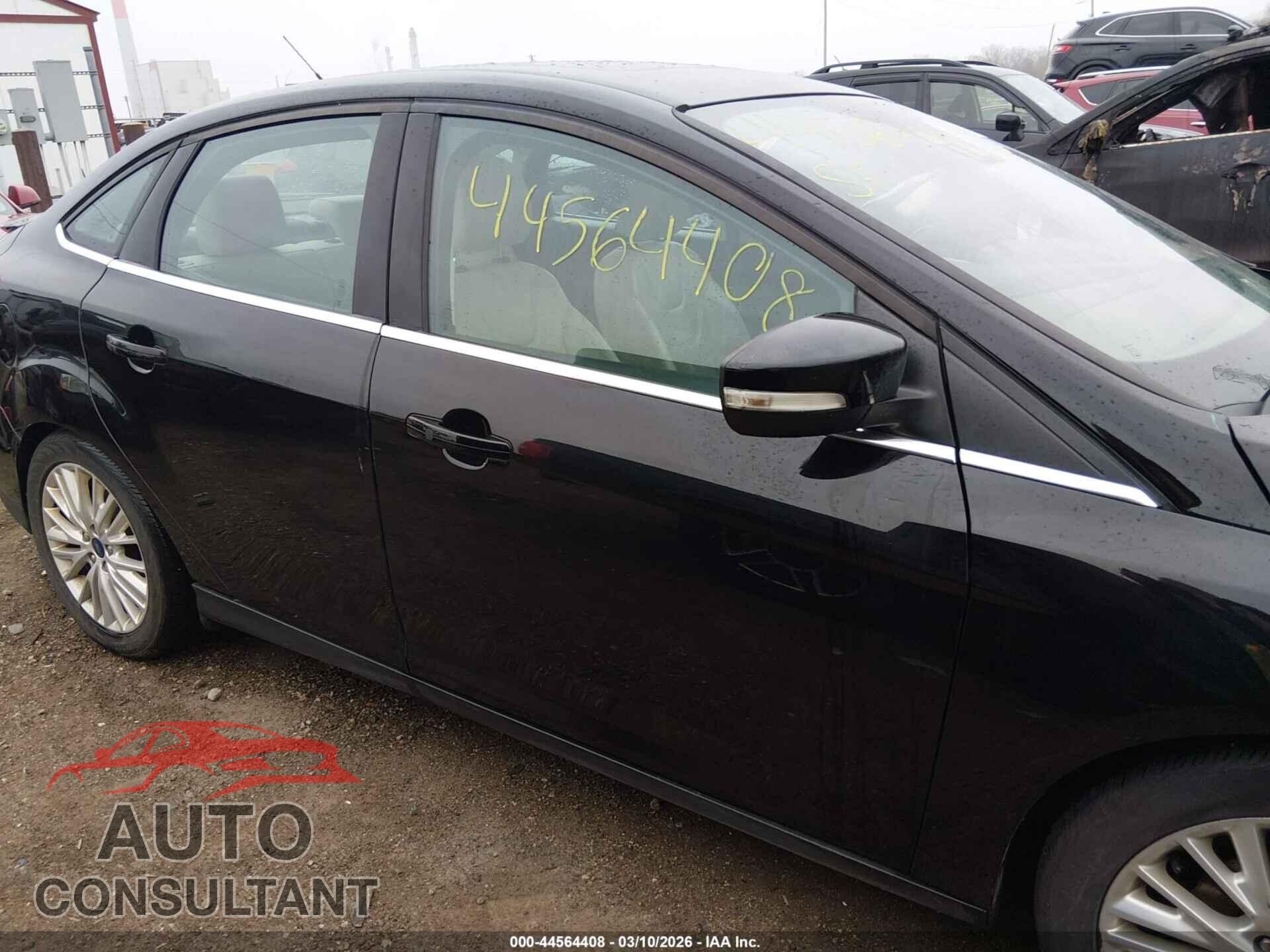 FORD FOCUS 2016 - 1FADP3J27GL324270