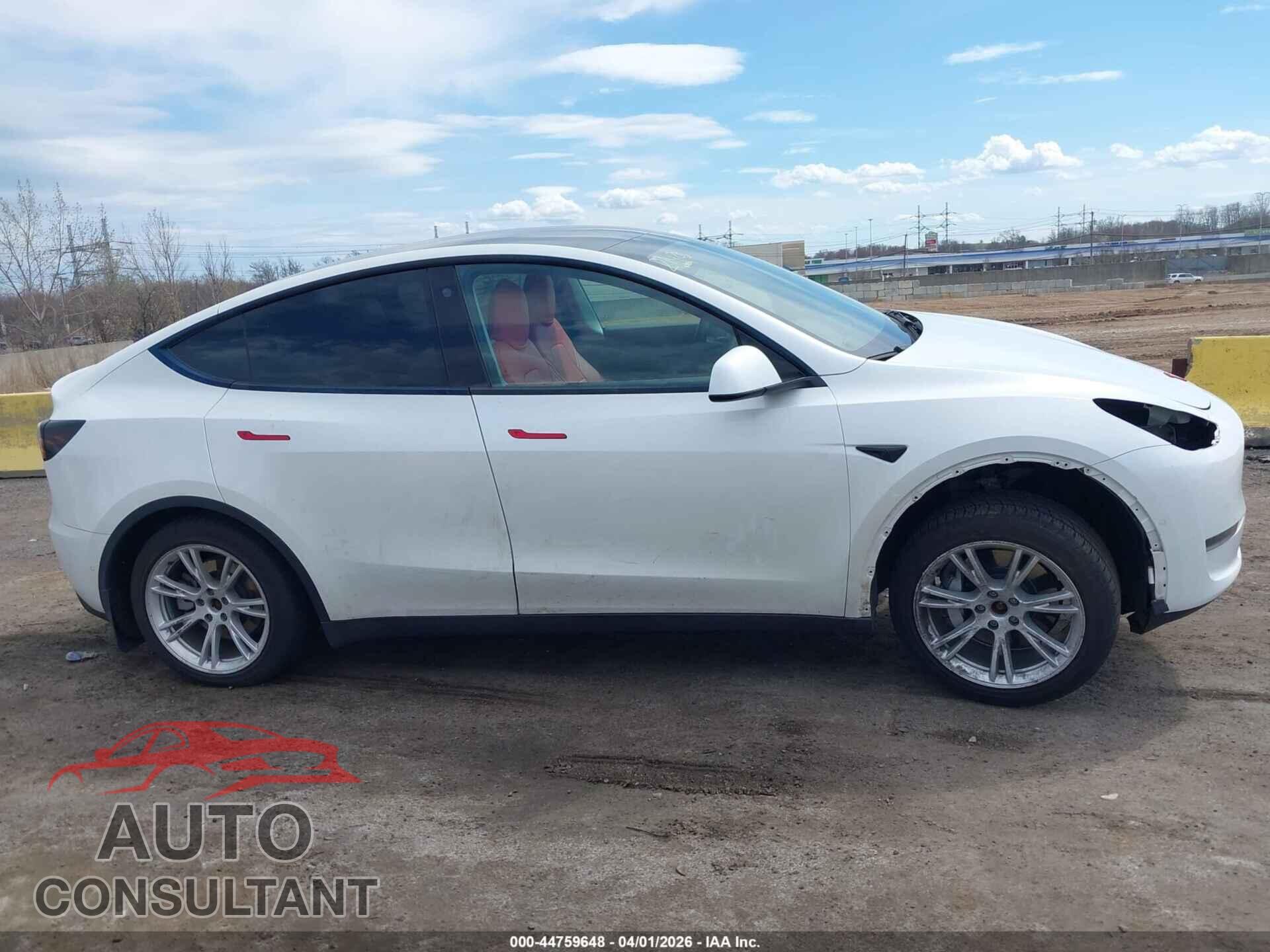 TESLA MODEL Y 2022 - 7SAYGDEE8NF436052