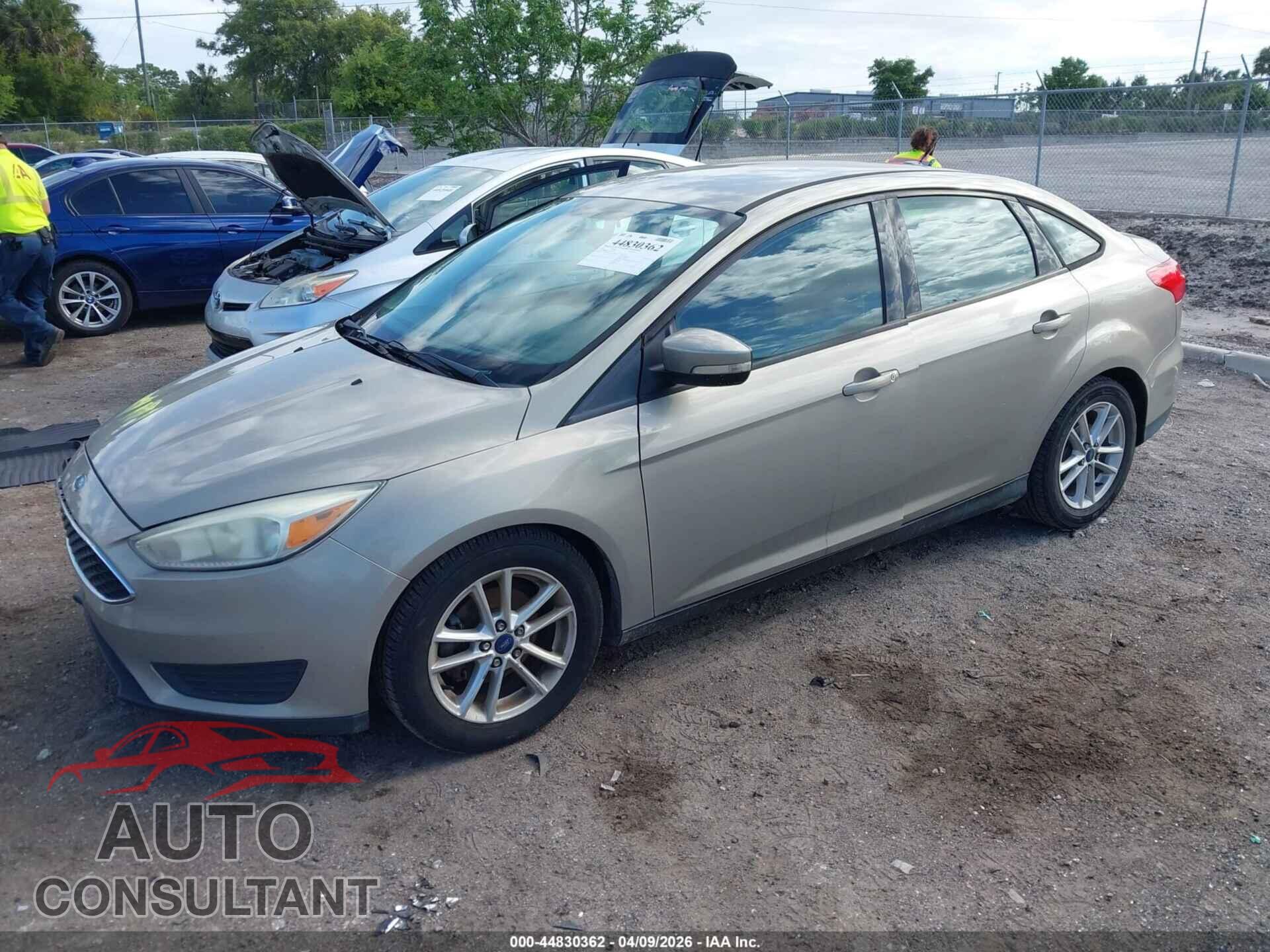 FORD FOCUS 2015 - 1FADP3F22FL228327