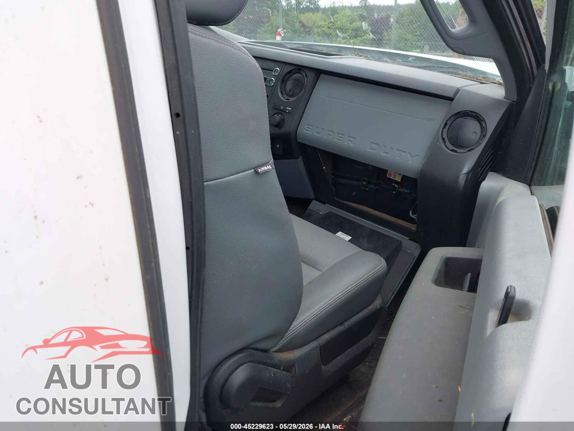 FORD F-250 2015 - 1FTBF2B63FEC64720