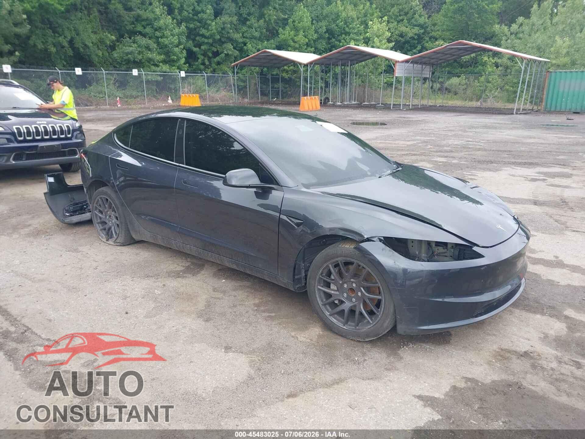 TESLA MODEL 3 2024 - 5YJ3E1EA8RF858899