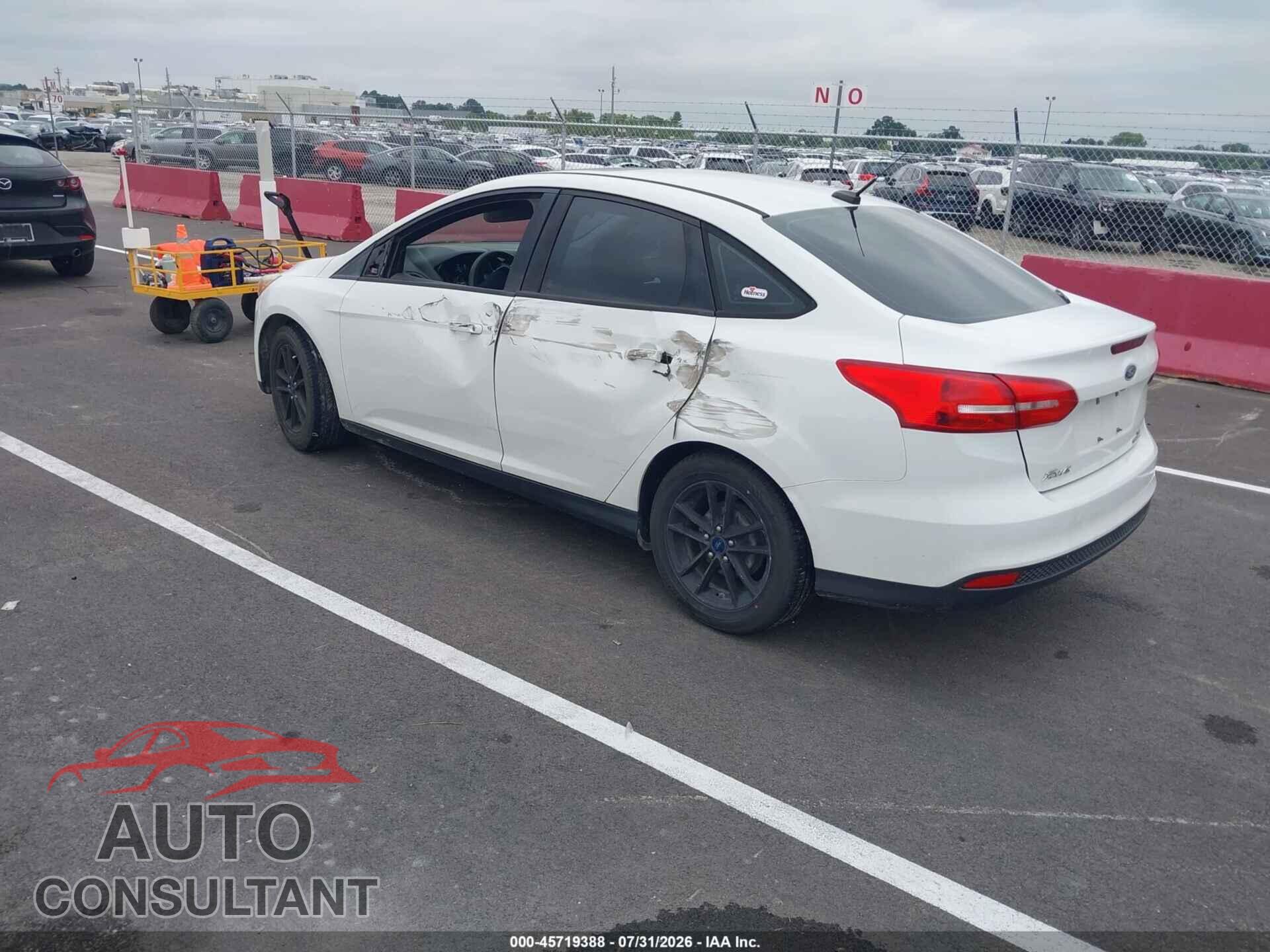 FORD FOCUS 2015 - 1FADP3F29FL205496