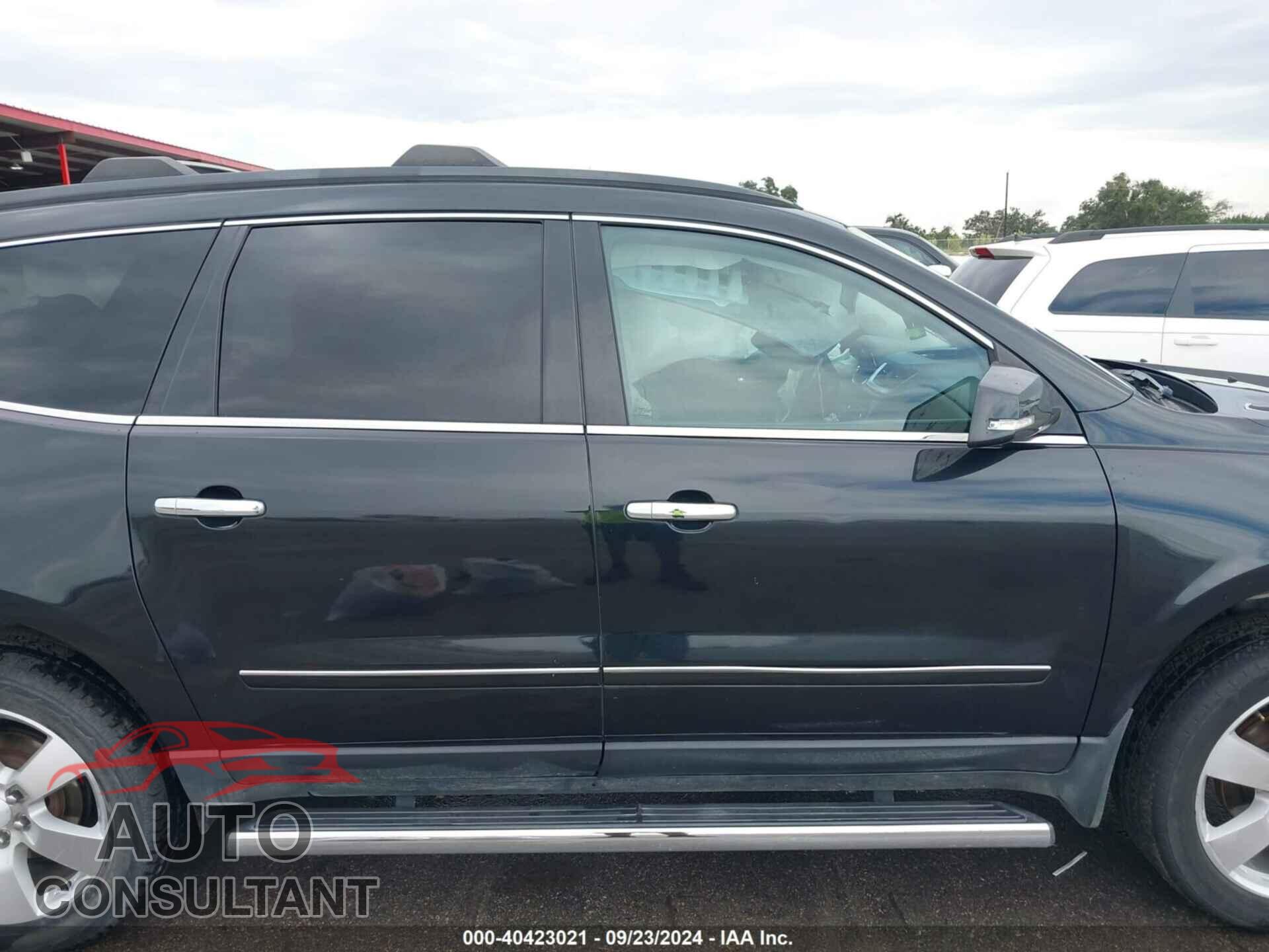 CHEVROLET TRAVERSE 2015 - 1GNKRJKD2FJ264948