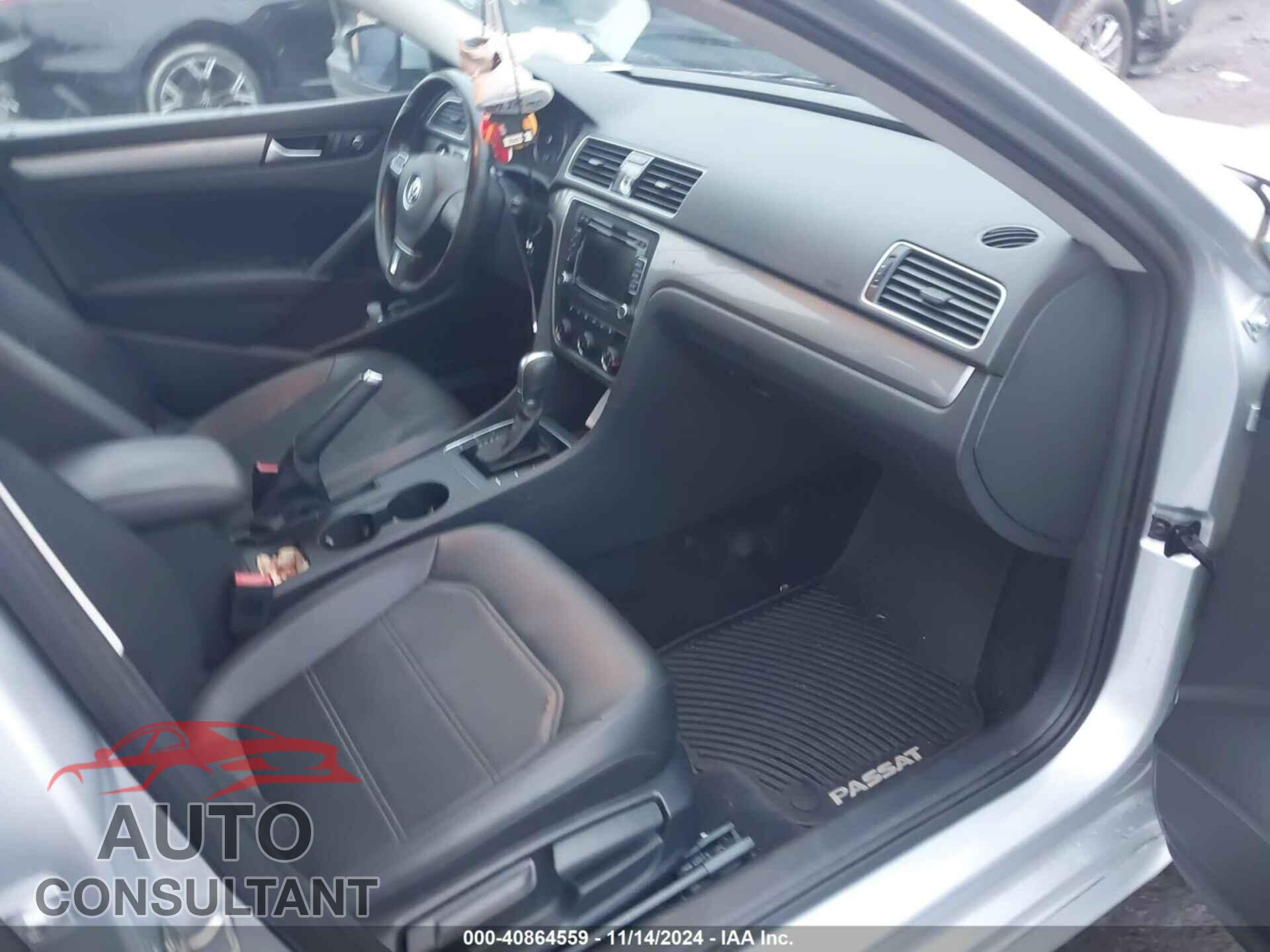 VOLKSWAGEN PASSAT 2015 - 1VWAT7A39FC092243