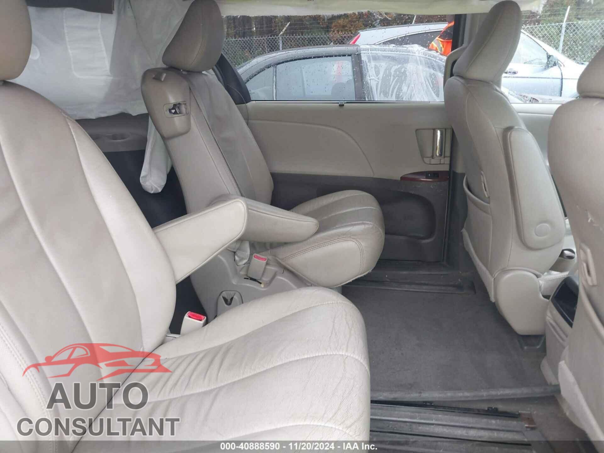 TOYOTA SIENNA 2013 - 5TDYK3DC0DS376025