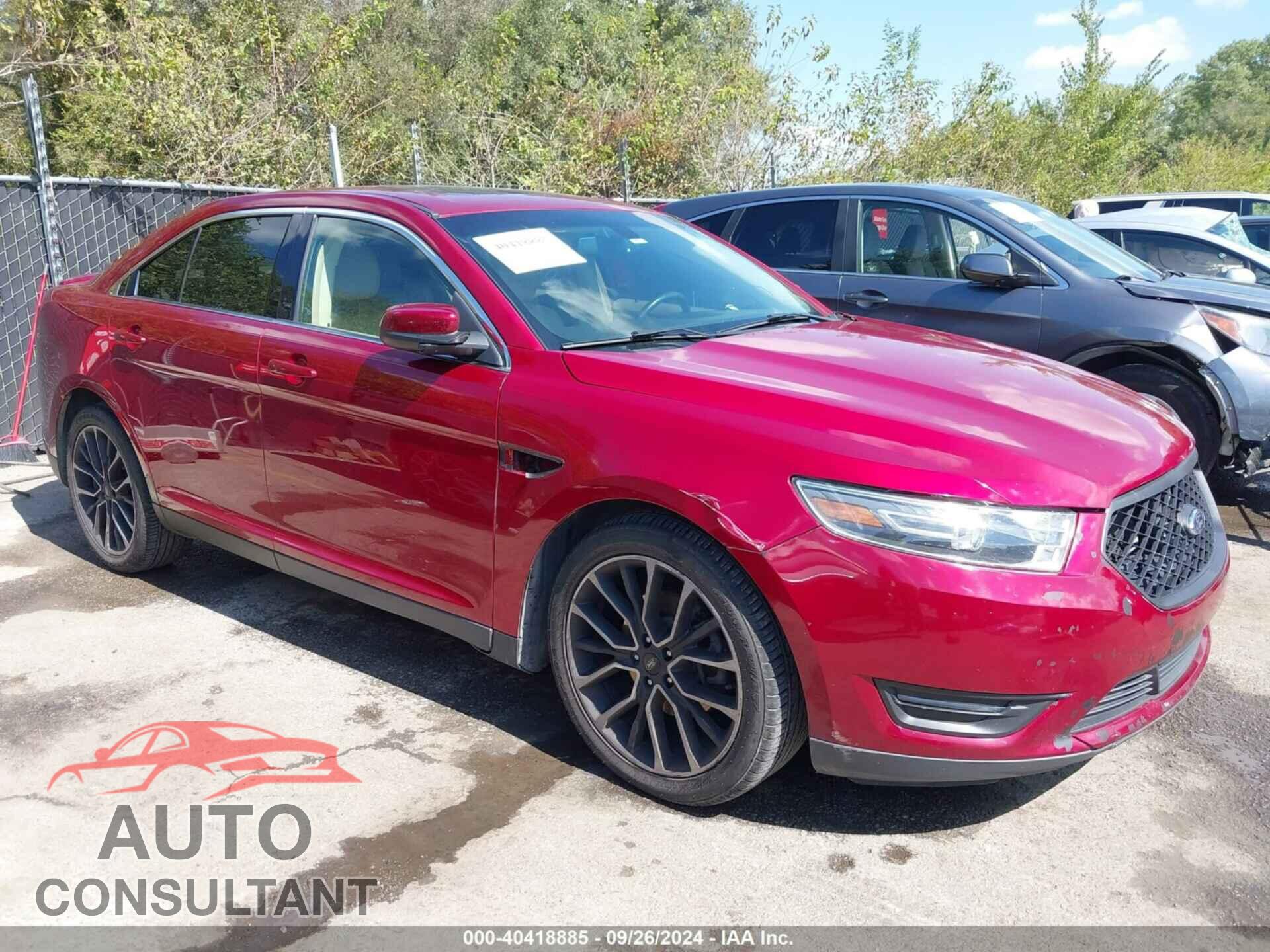 FORD TAURUS 2018 - 1FAHP2E85JG114079