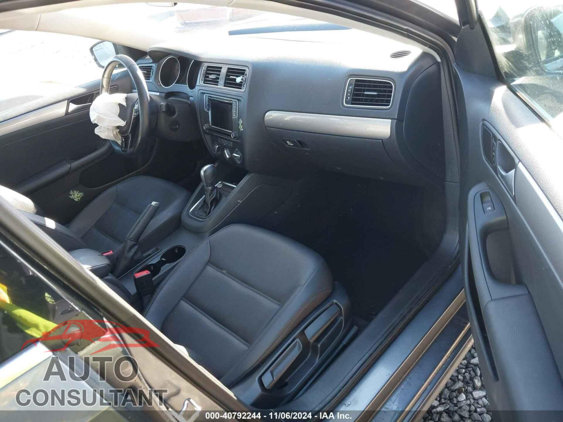 VOLKSWAGEN JETTA 2017 - 3VWDB7AJ9HM238429