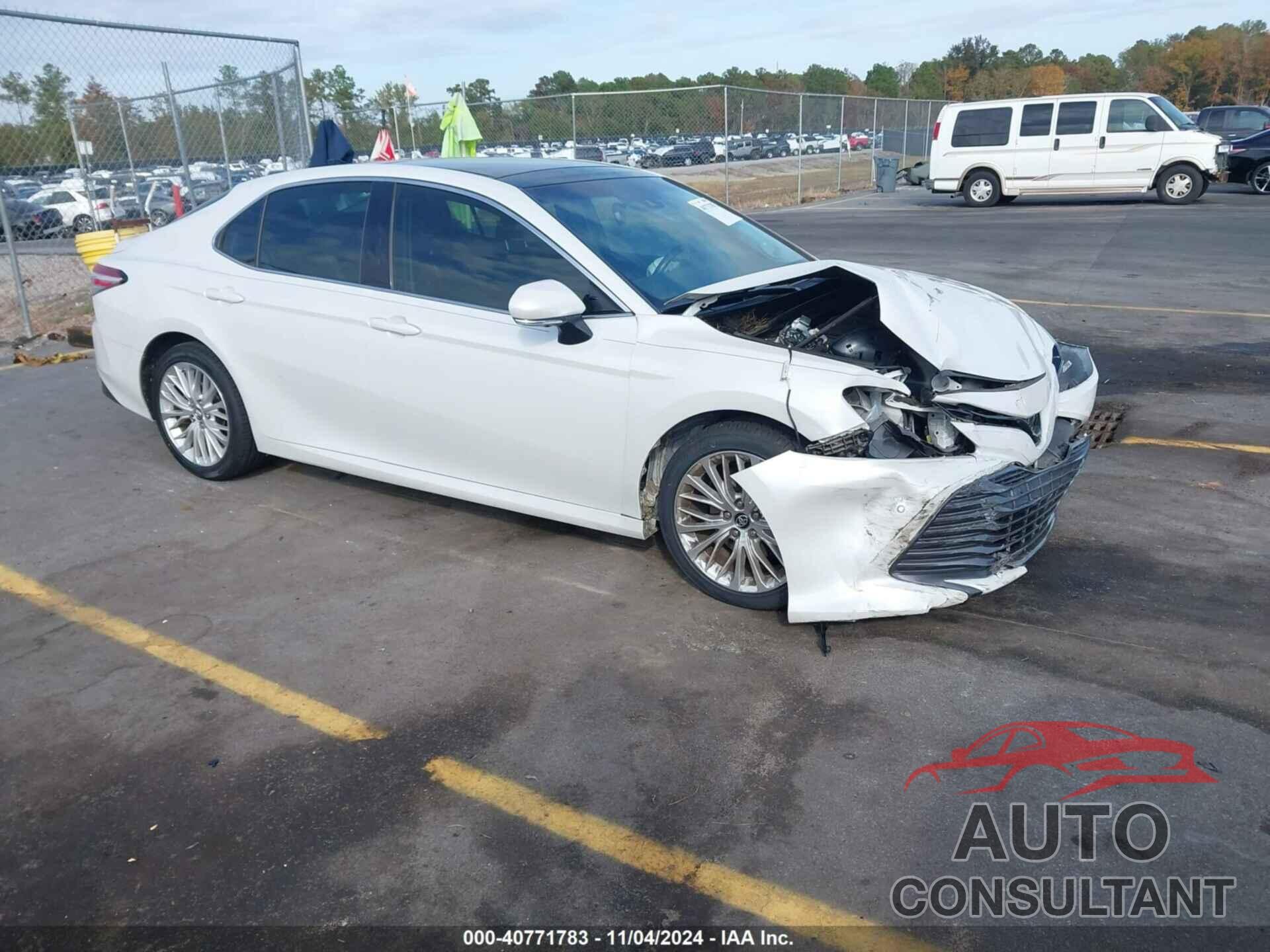 TOYOTA CAMRY 2018 - 4T1B11HK9JU138286
