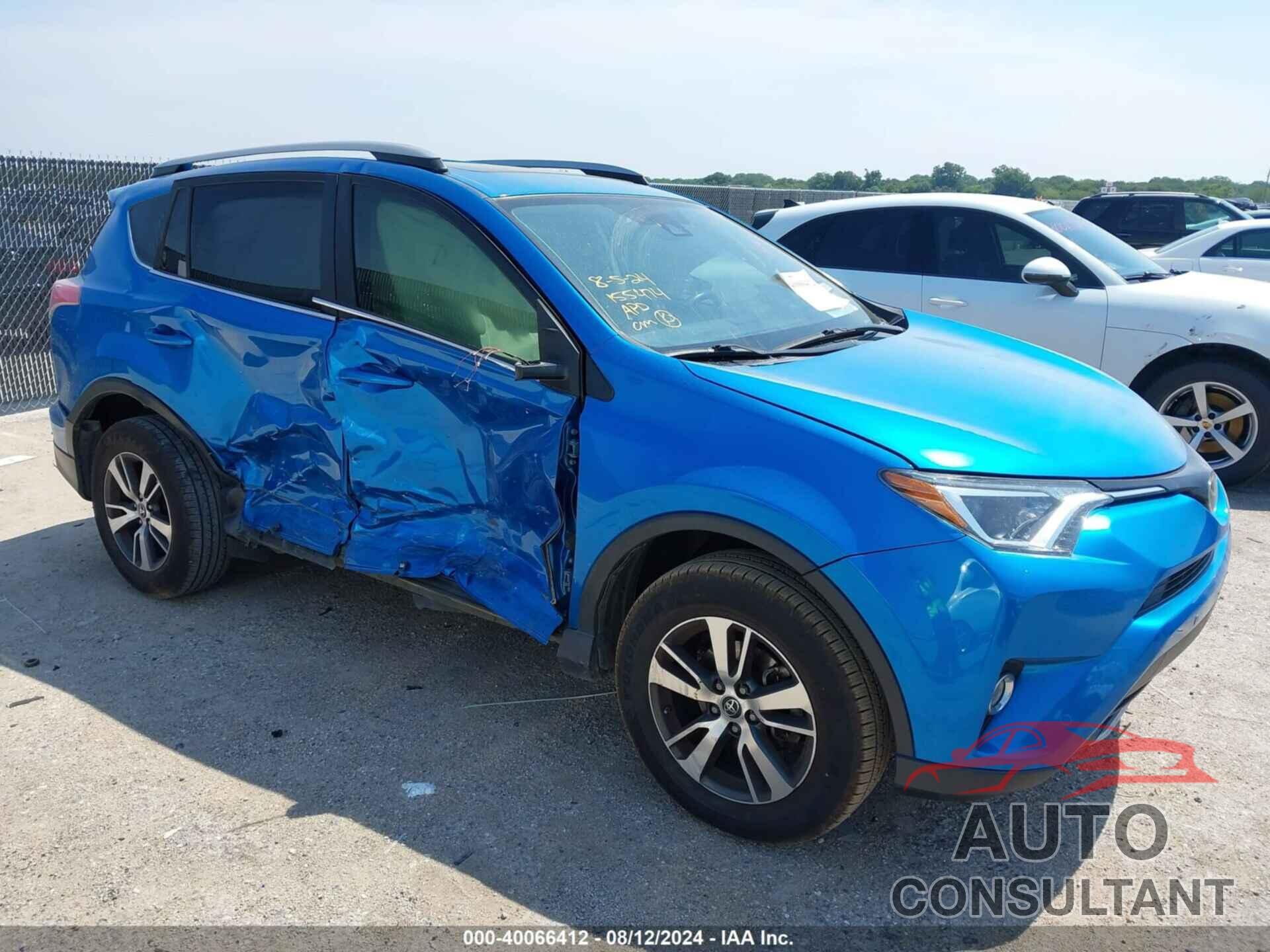 TOYOTA RAV4 2017 - JTMWFREV6HJ140626