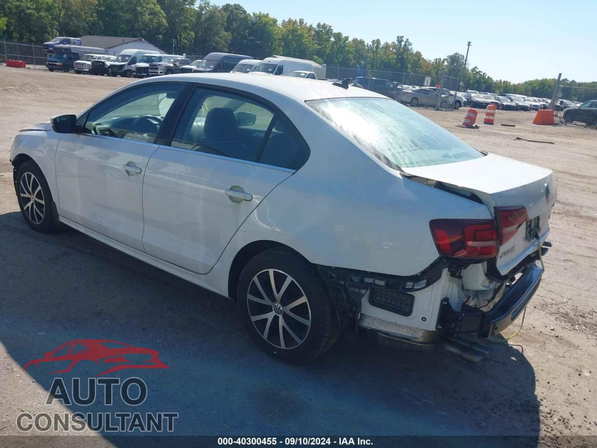 VOLKSWAGEN JETTA 2017 - 3VWDB7AJXHM230677
