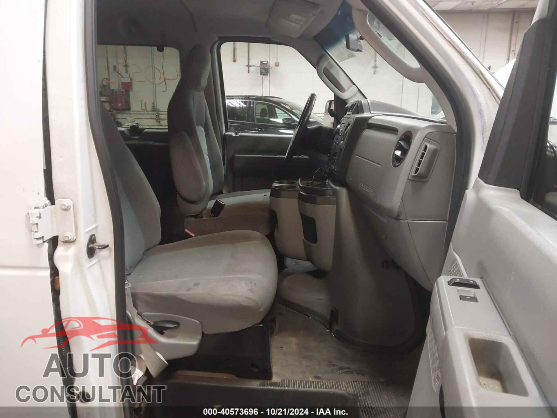 FORD E-350 SUPER DUTY 2013 - 1FBNE3BL5DDA18996
