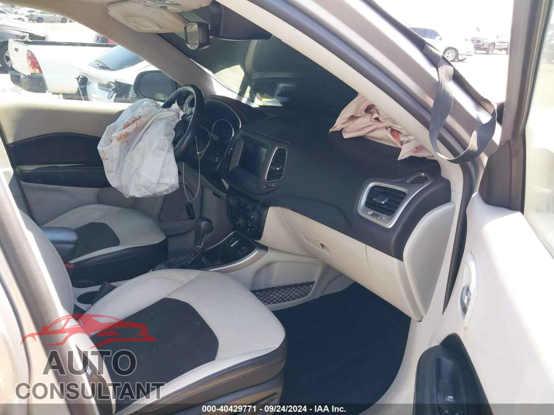 JEEP COMPASS 2018 - 3C4NJCBB5JT500341