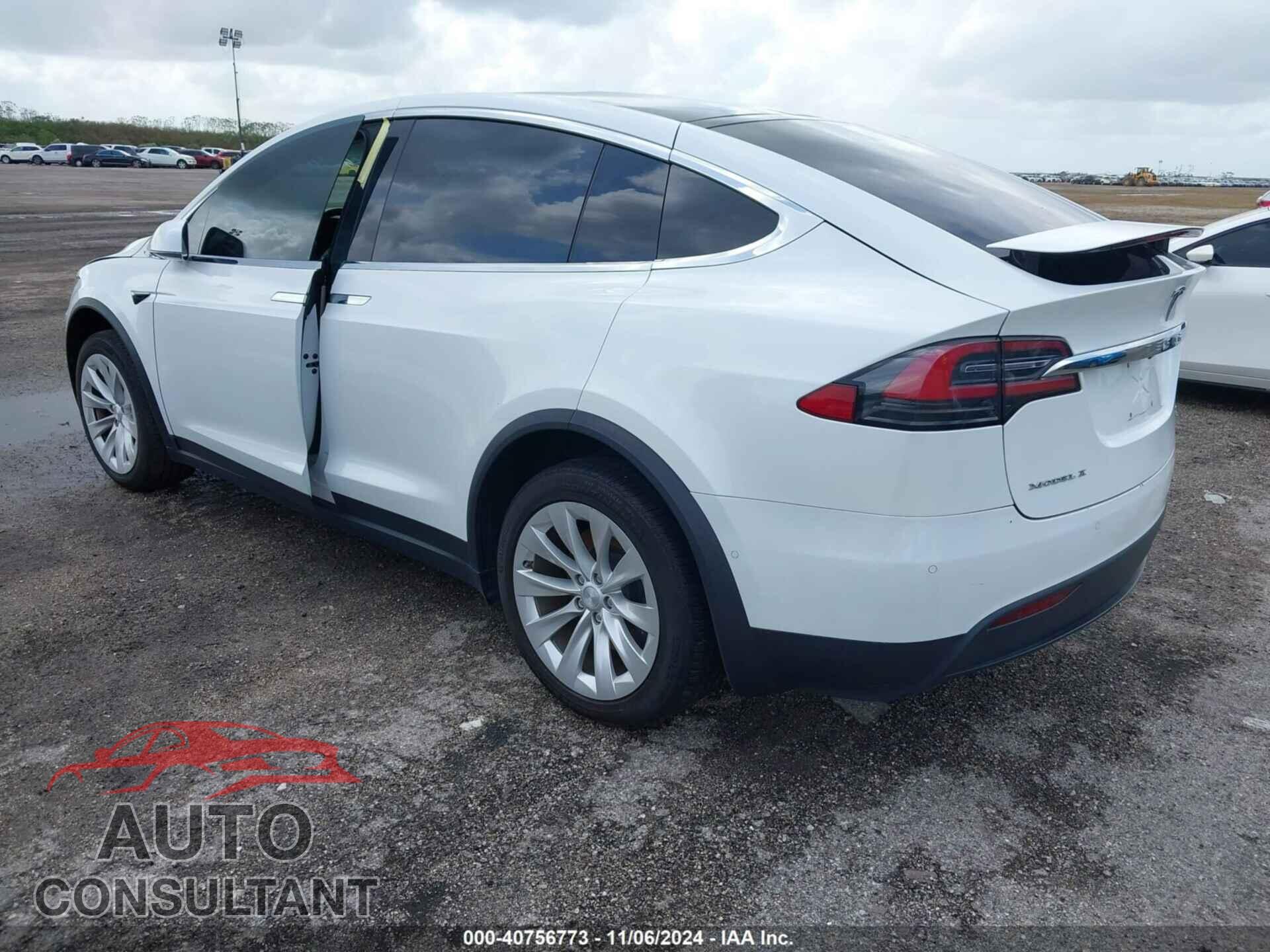 TESLA MODEL X 2019 - 5YJXCBE28KF152415