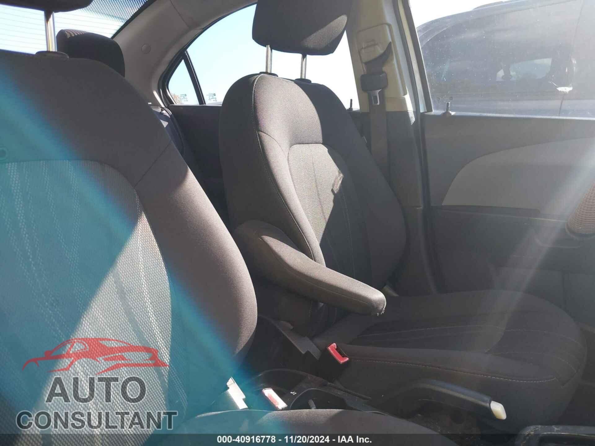 CHEVROLET SONIC 2013 - 1G1JC5SH1D4162772