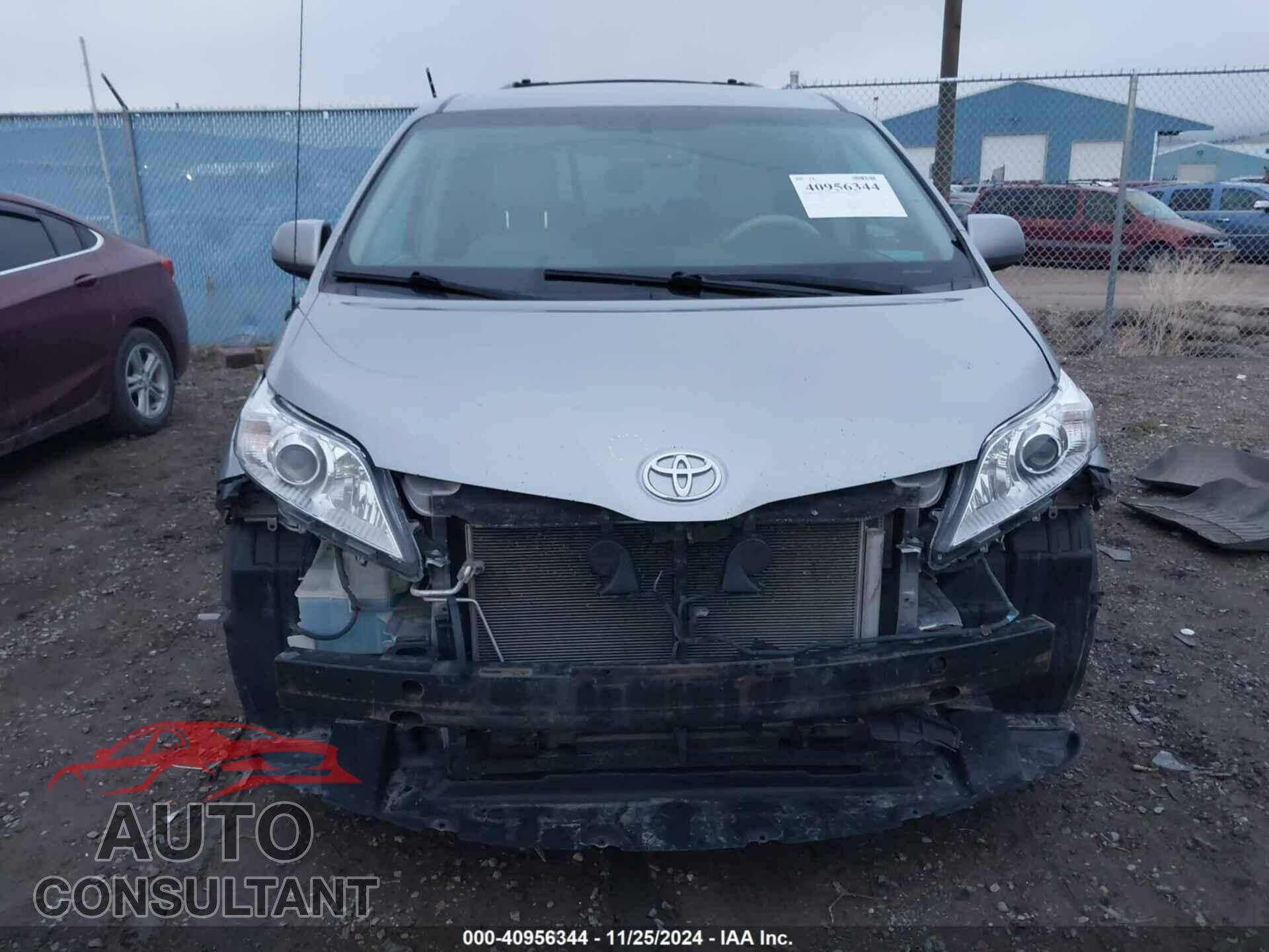 TOYOTA SIENNA 2011 - 5TDKK3DC3BS029534