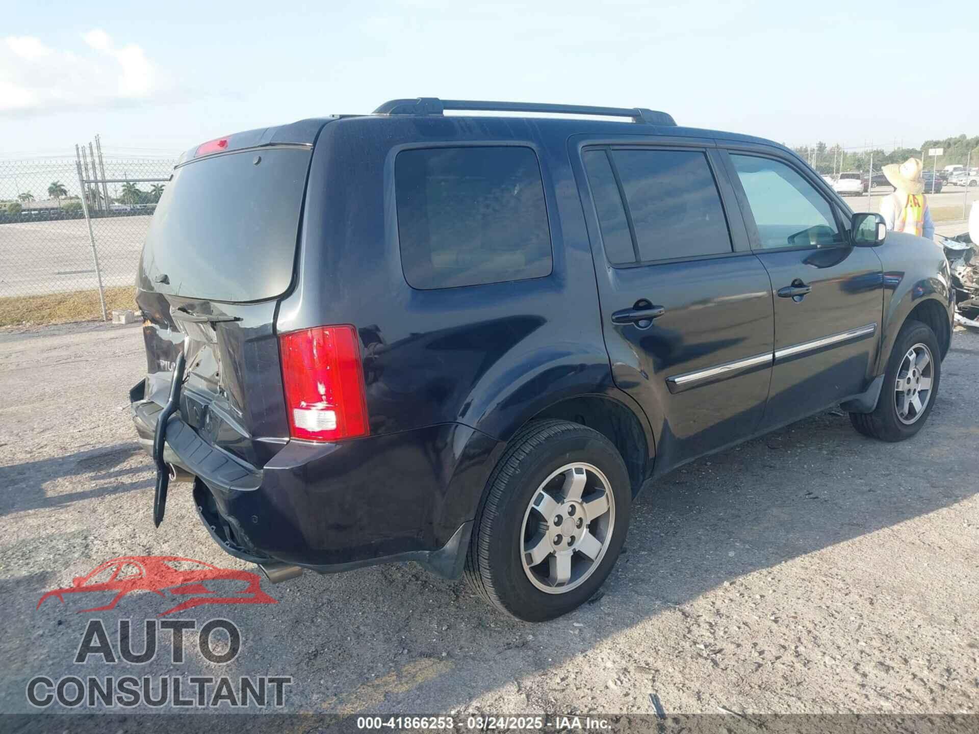HONDA PILOT 2011 - 5FNYF3H92BB035973