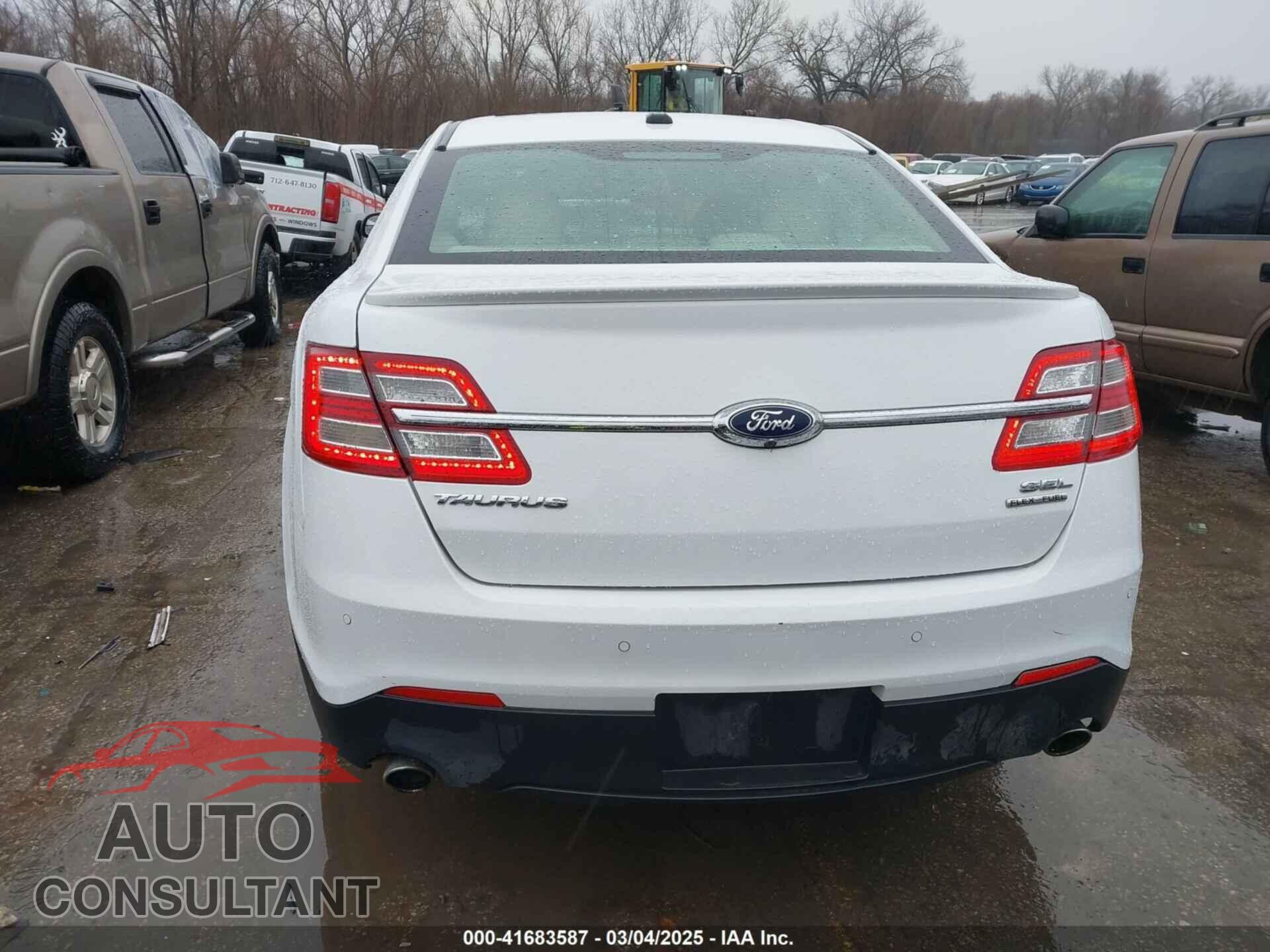 FORD TAURUS 2017 - 1FAHP2E88HG120128