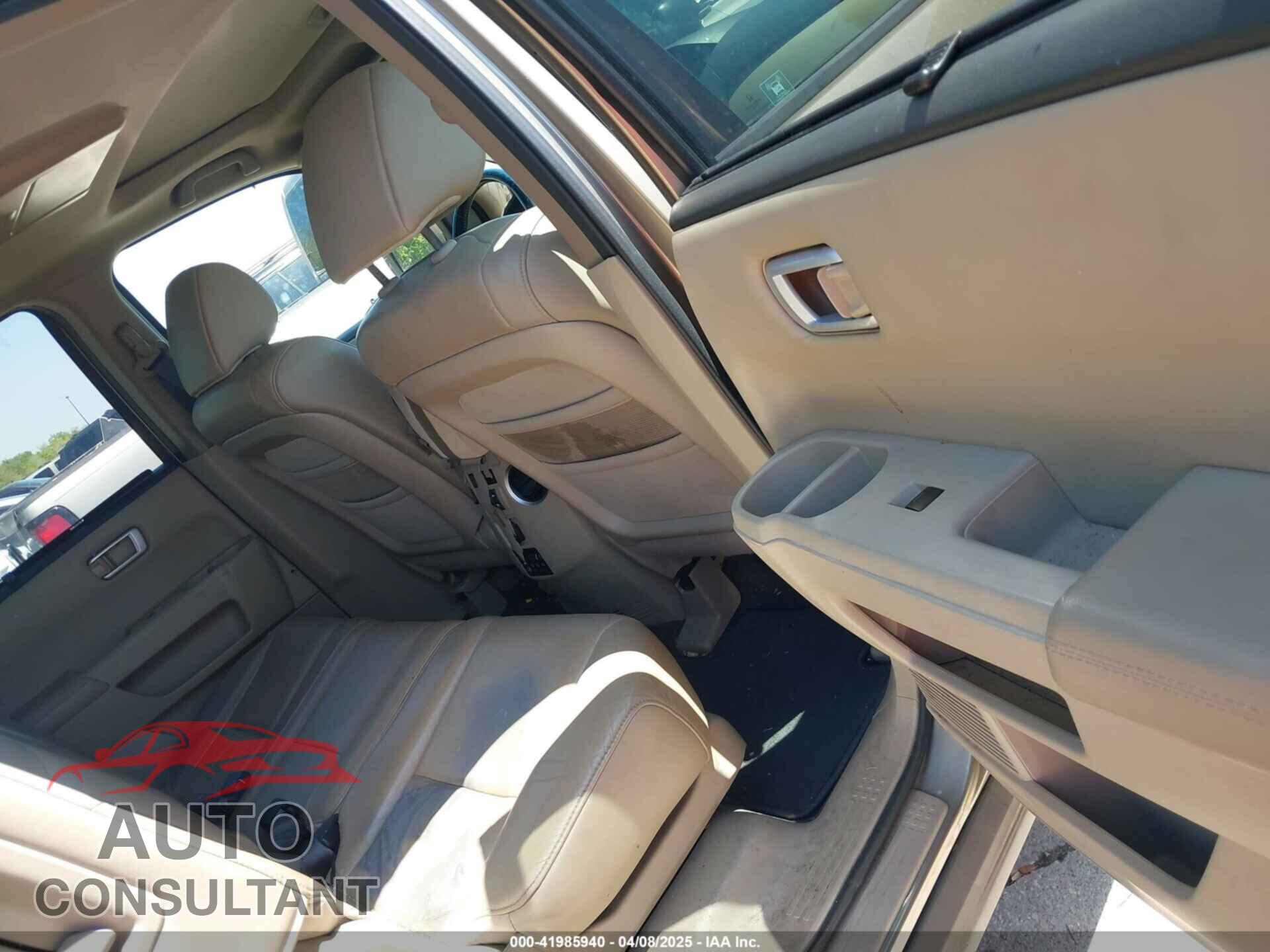 HONDA PILOT 2011 - 5FNYF4H94BB021952