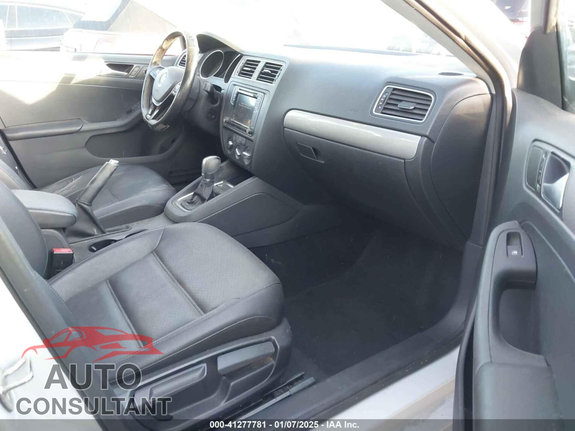 VOLKSWAGEN JETTA 2017 - 3VWDB7AJ0HM368664