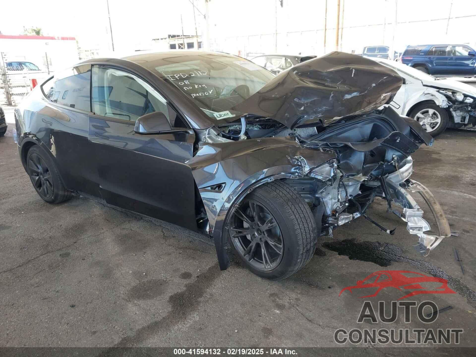 TESLA MODEL Y 2024 - 7SAYGDED5RF194219