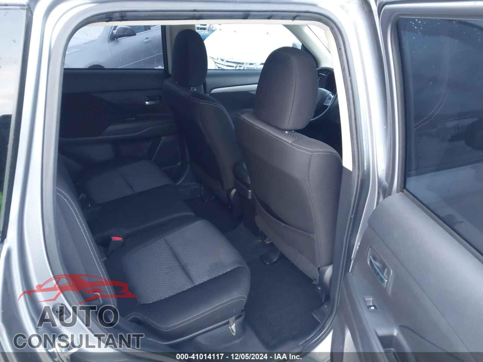MITSUBISHI OUTLANDER 2017 - JA4AZ3A38HZ008935