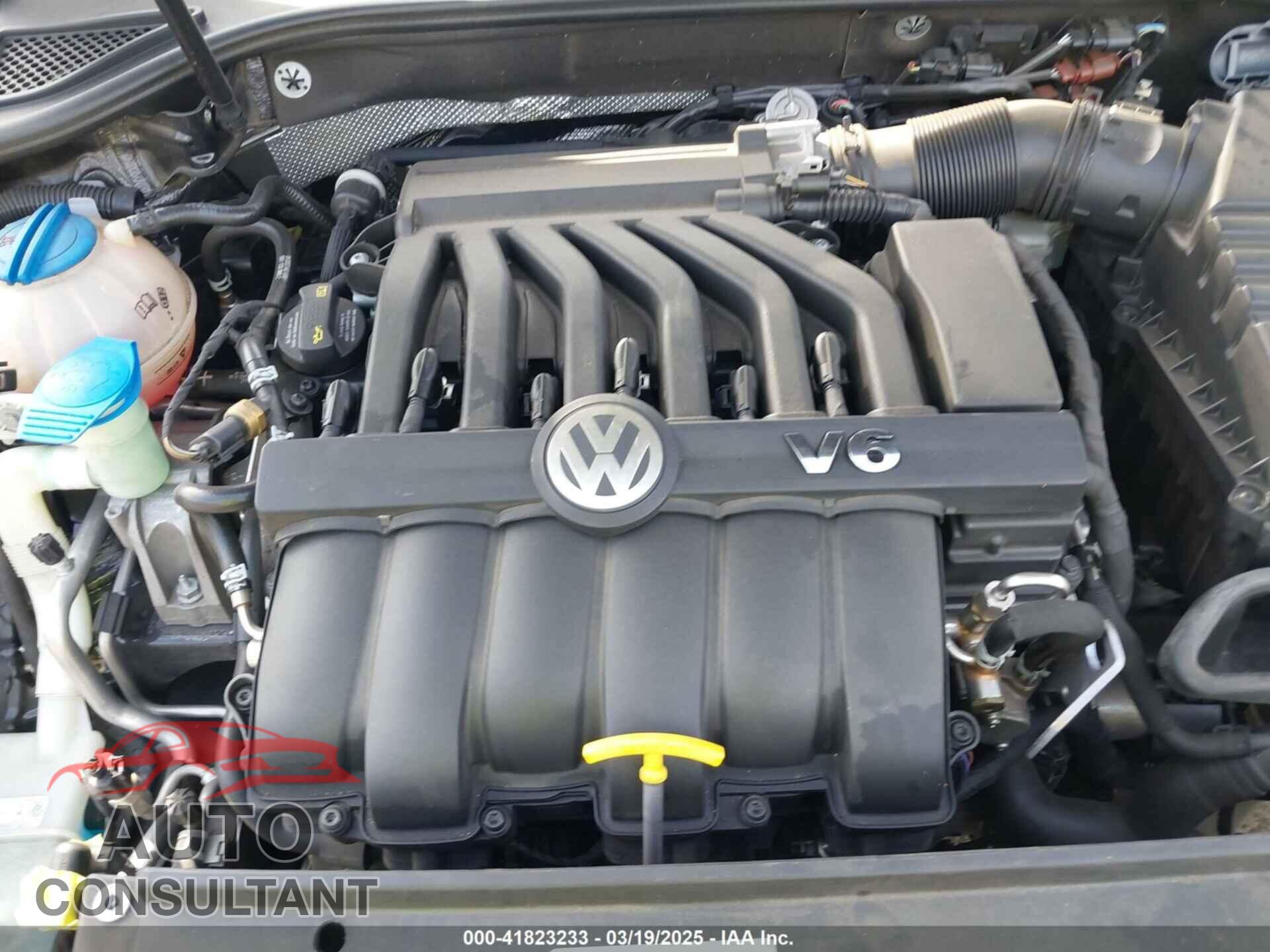 VOLKSWAGEN PASSAT 2017 - 1VWHM7A37HC048482