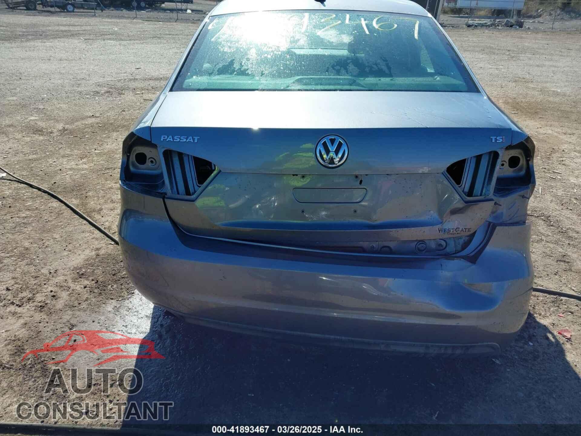 VOLKSWAGEN PASSAT 2014 - 1VWAT7A31EC038420