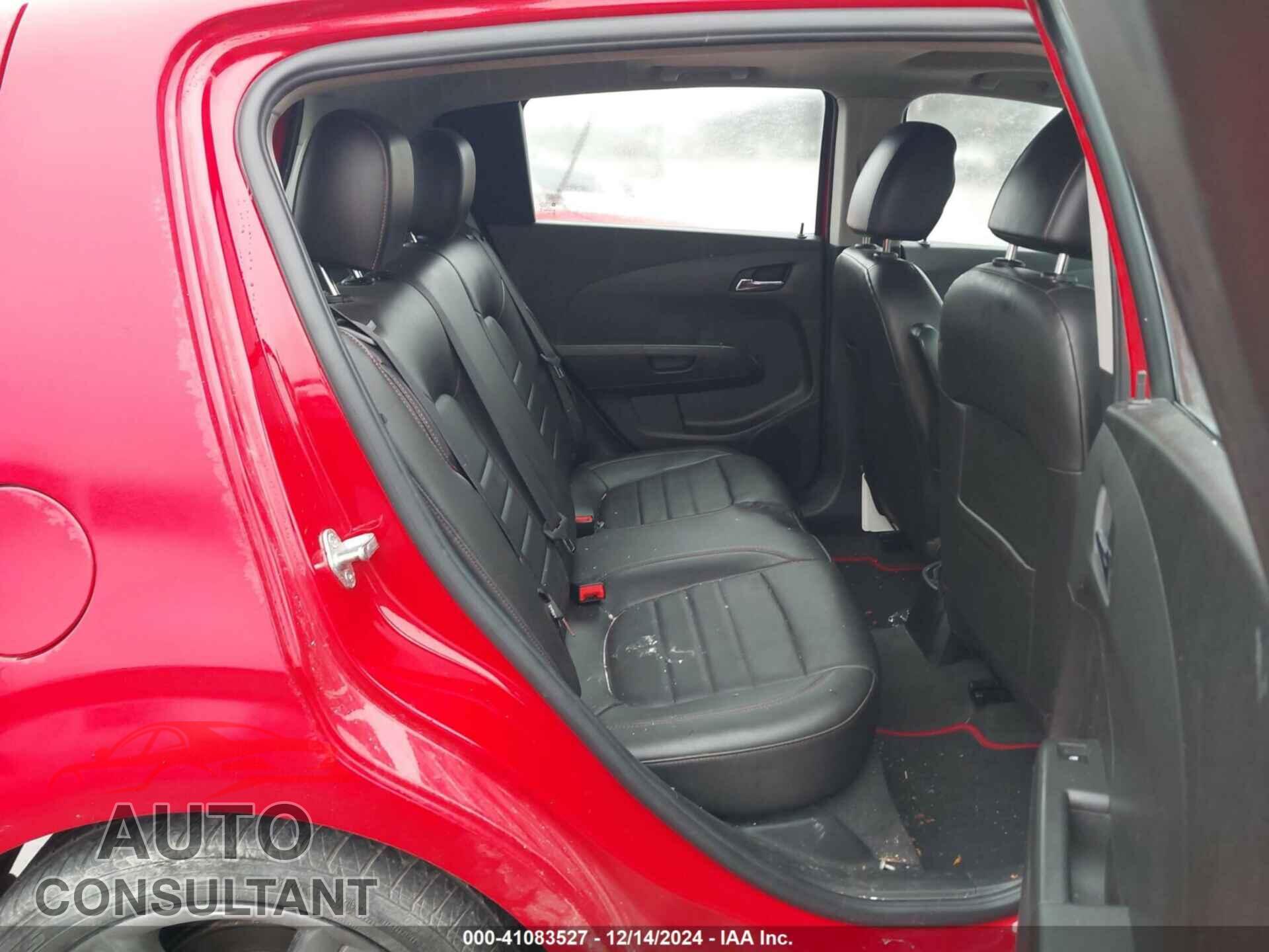 CHEVROLET SONIC 2013 - 1G1JH6SB8D4172668
