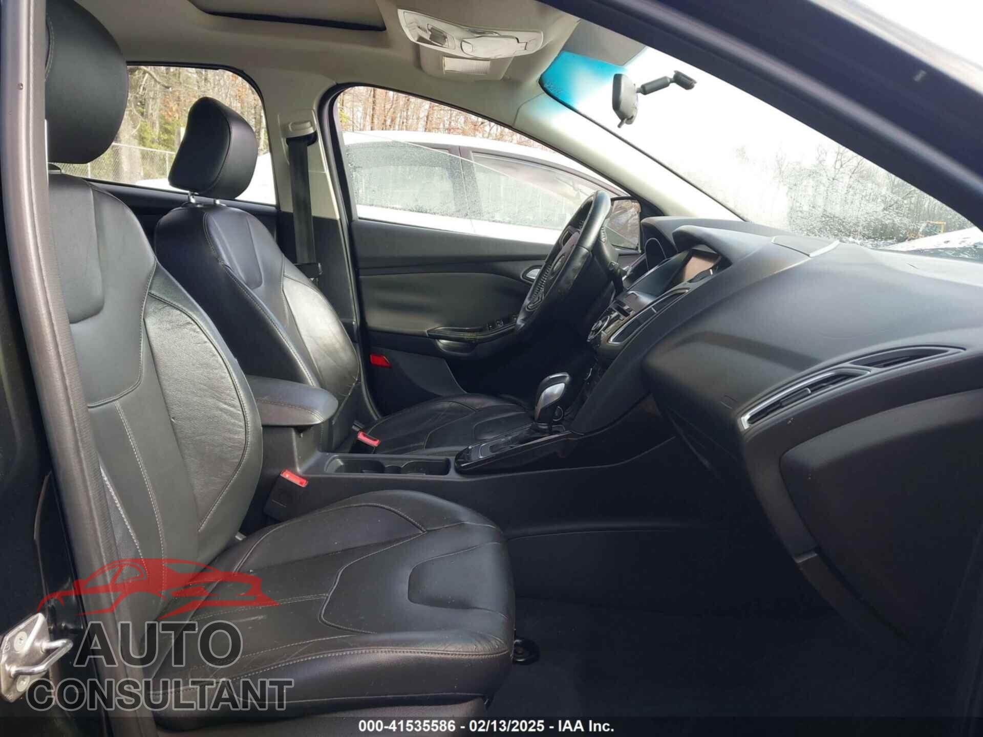 FORD FOCUS 2015 - 1FADP3N24FL258947