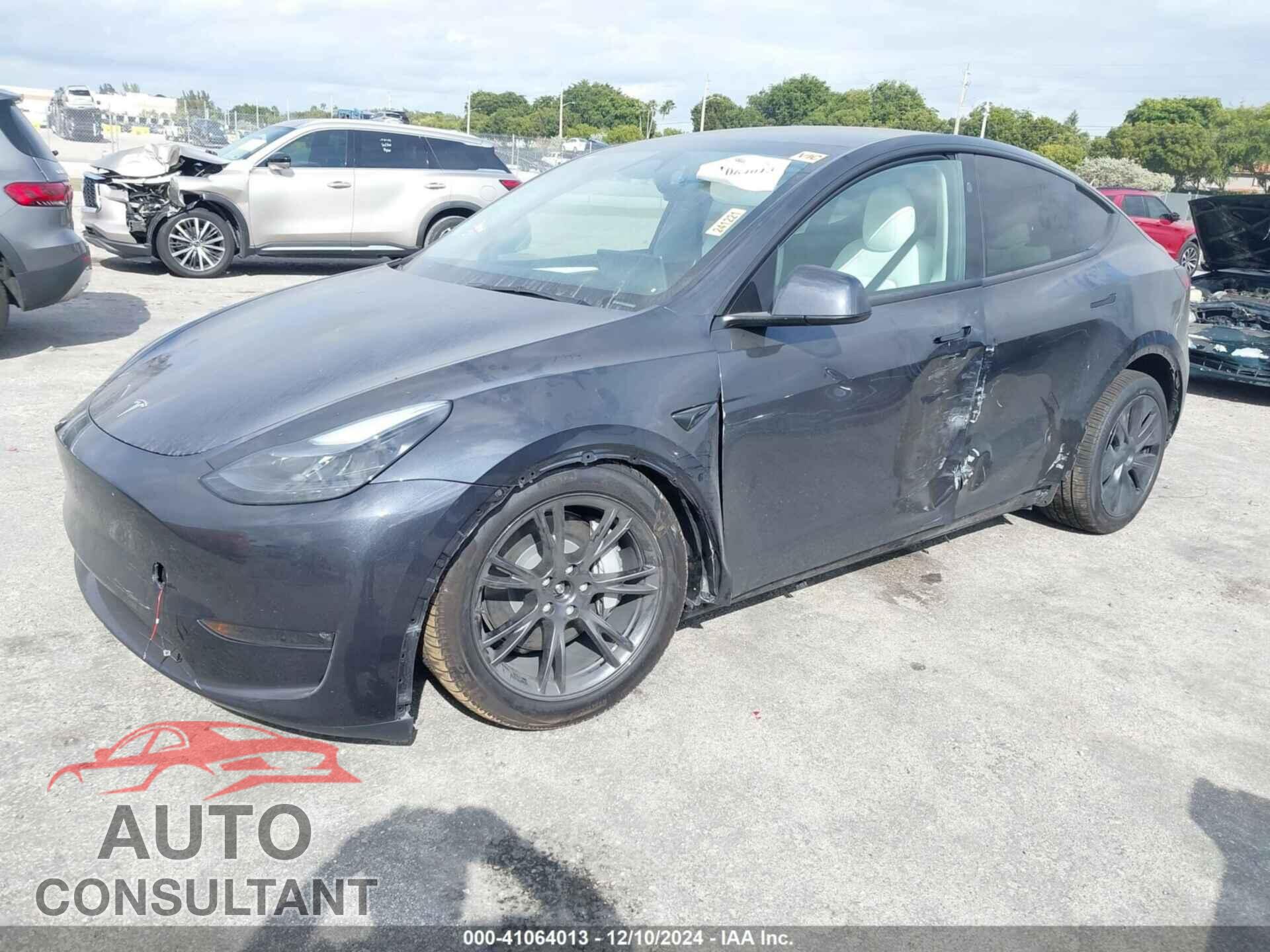 TESLA MODEL Y 2024 - 7SAYGDEE9RA325206