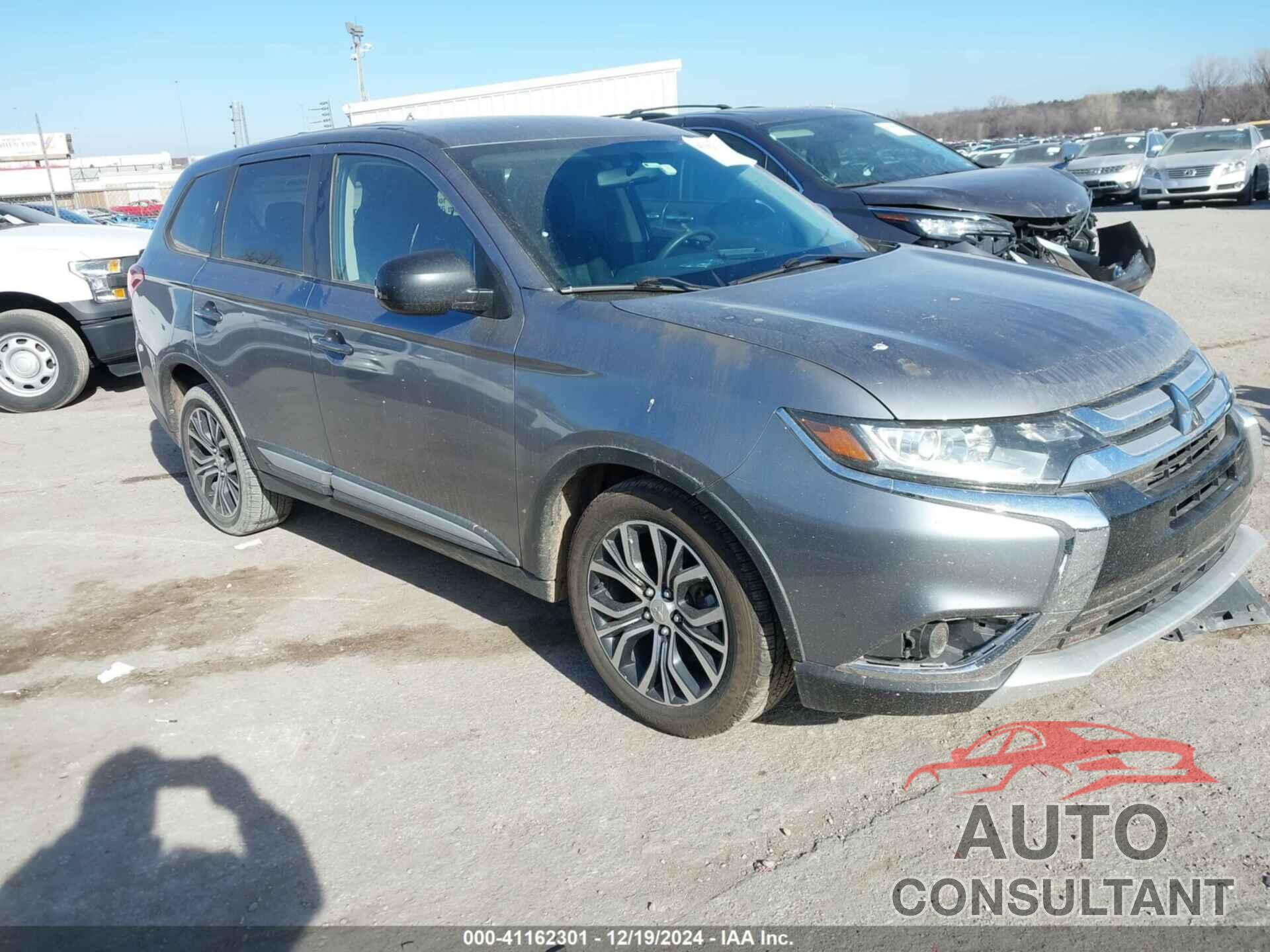 MITSUBISHI OUTLANDER 2018 - JA4AZ3A35JZ059525