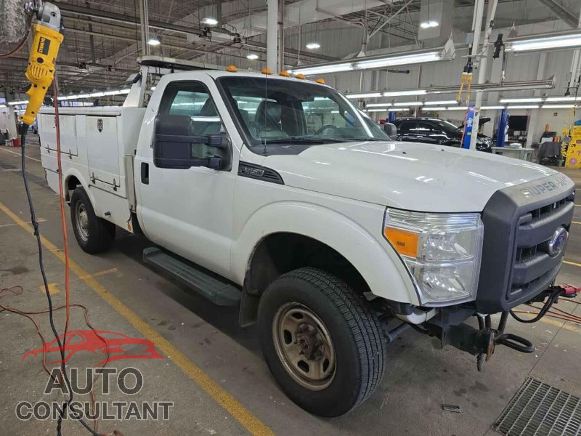 FORD F-350 CHASSIS 2014 - 1FDBF3F63EEB68399