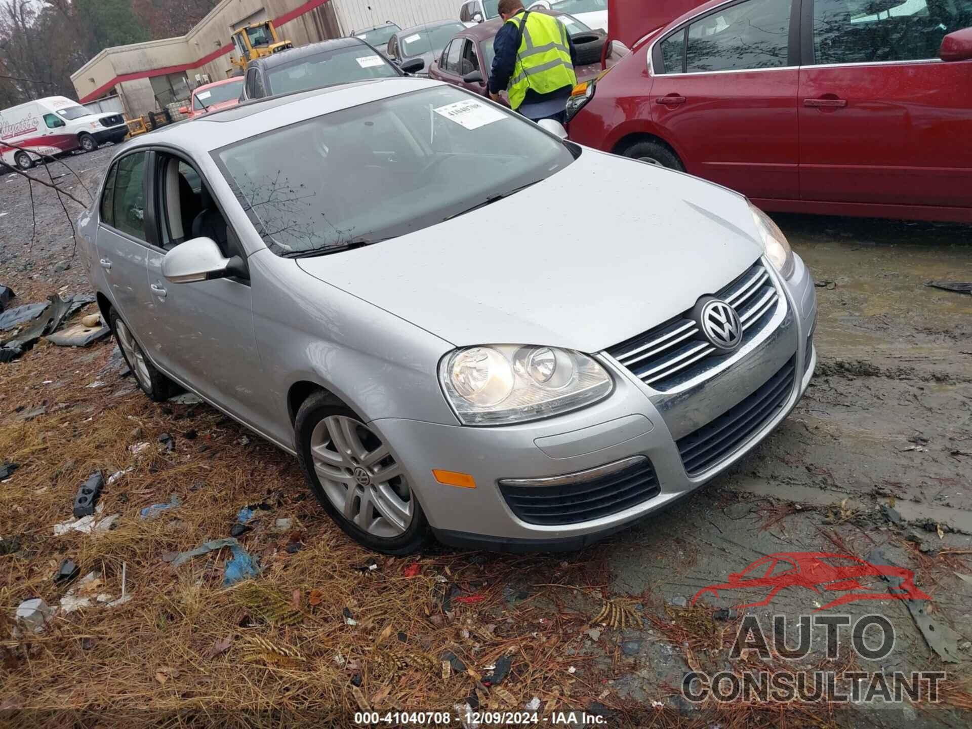 VOLKSWAGEN JETTA 2010 - 3VWRX7AJ5AM144559