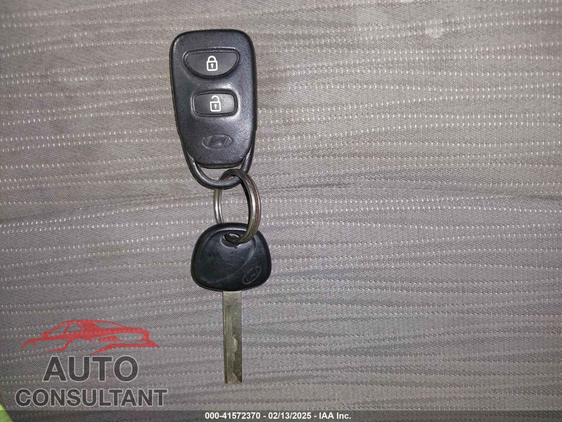 HYUNDAI ACCENT 2016 - KMHCT4AE3GU122145
