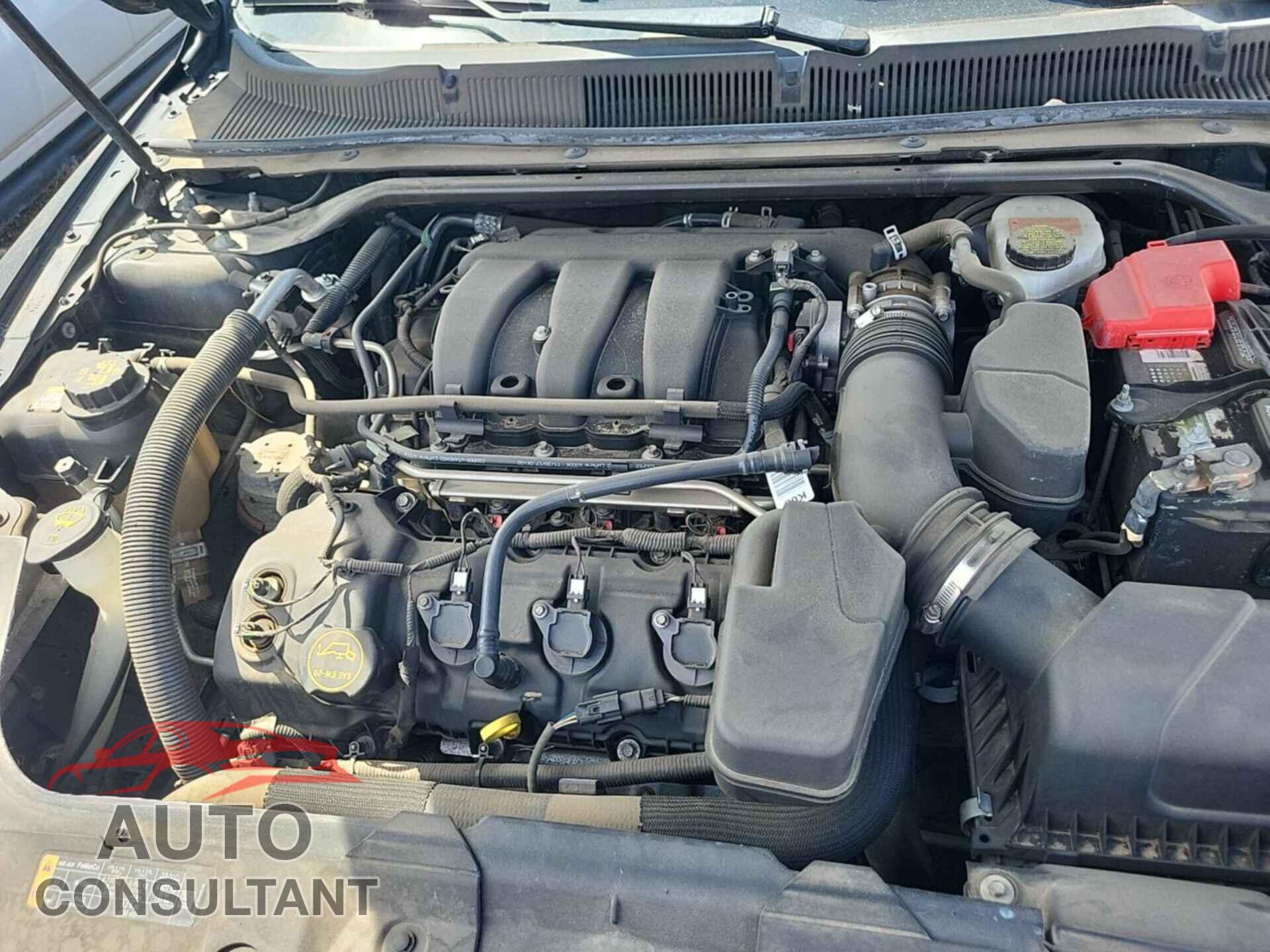 FORD TAURUS 2018 - 1FAHP2E89JG111203