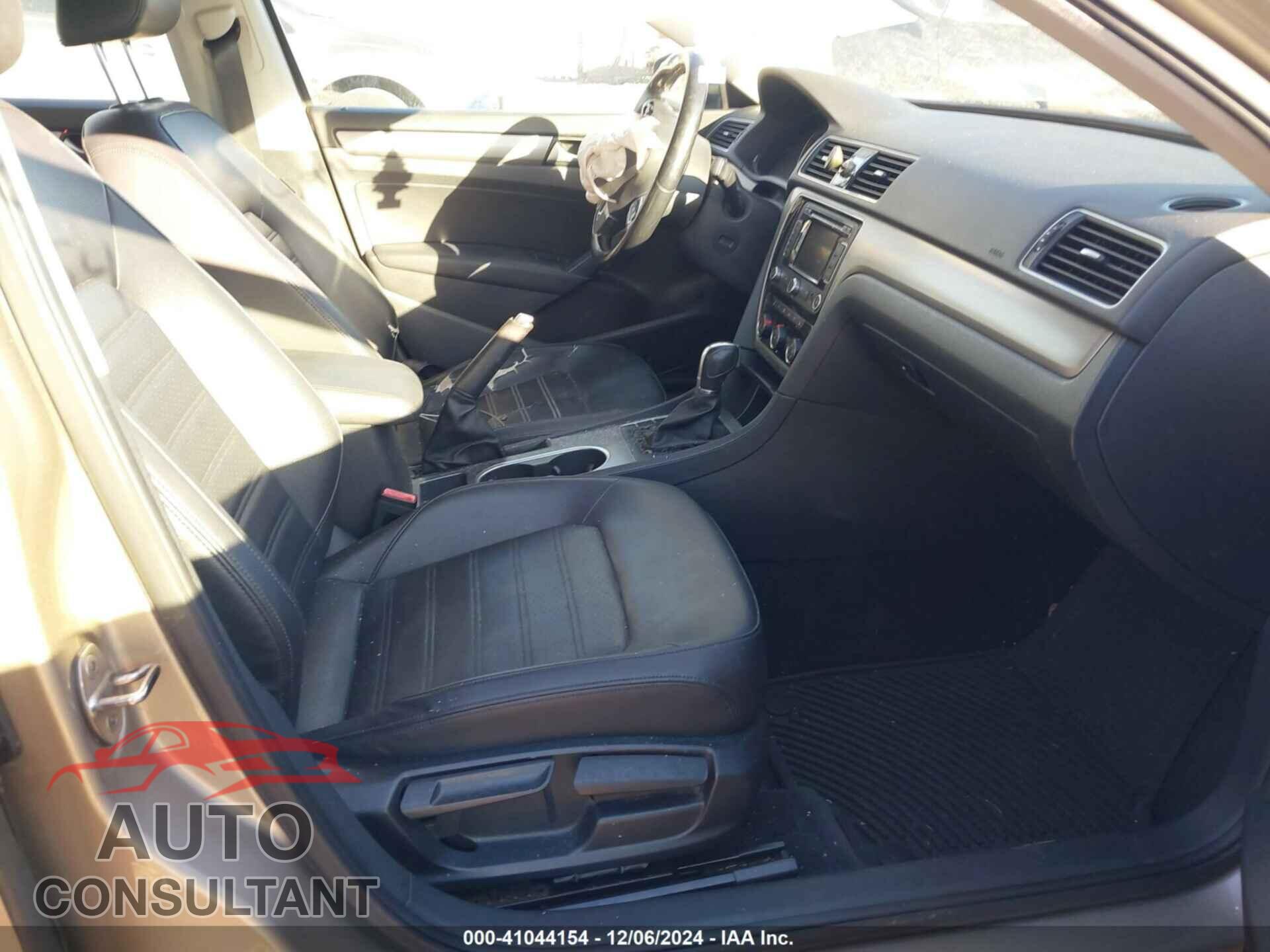 VOLKSWAGEN PASSAT 2015 - 1VWBS7A31FC088985
