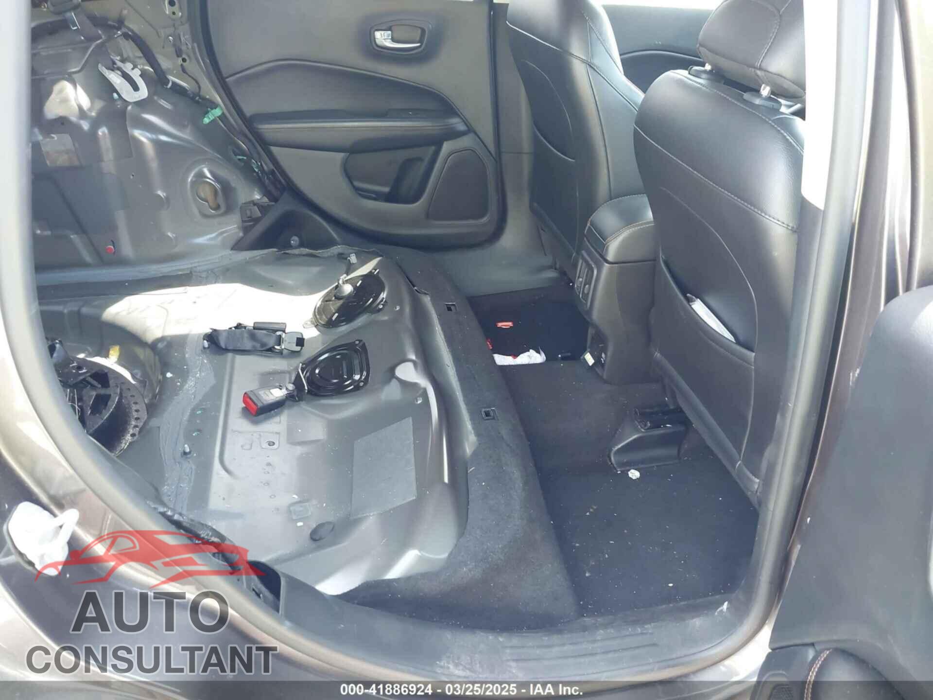 JEEP COMPASS 2019 - 3C4NJDCB1KT601317