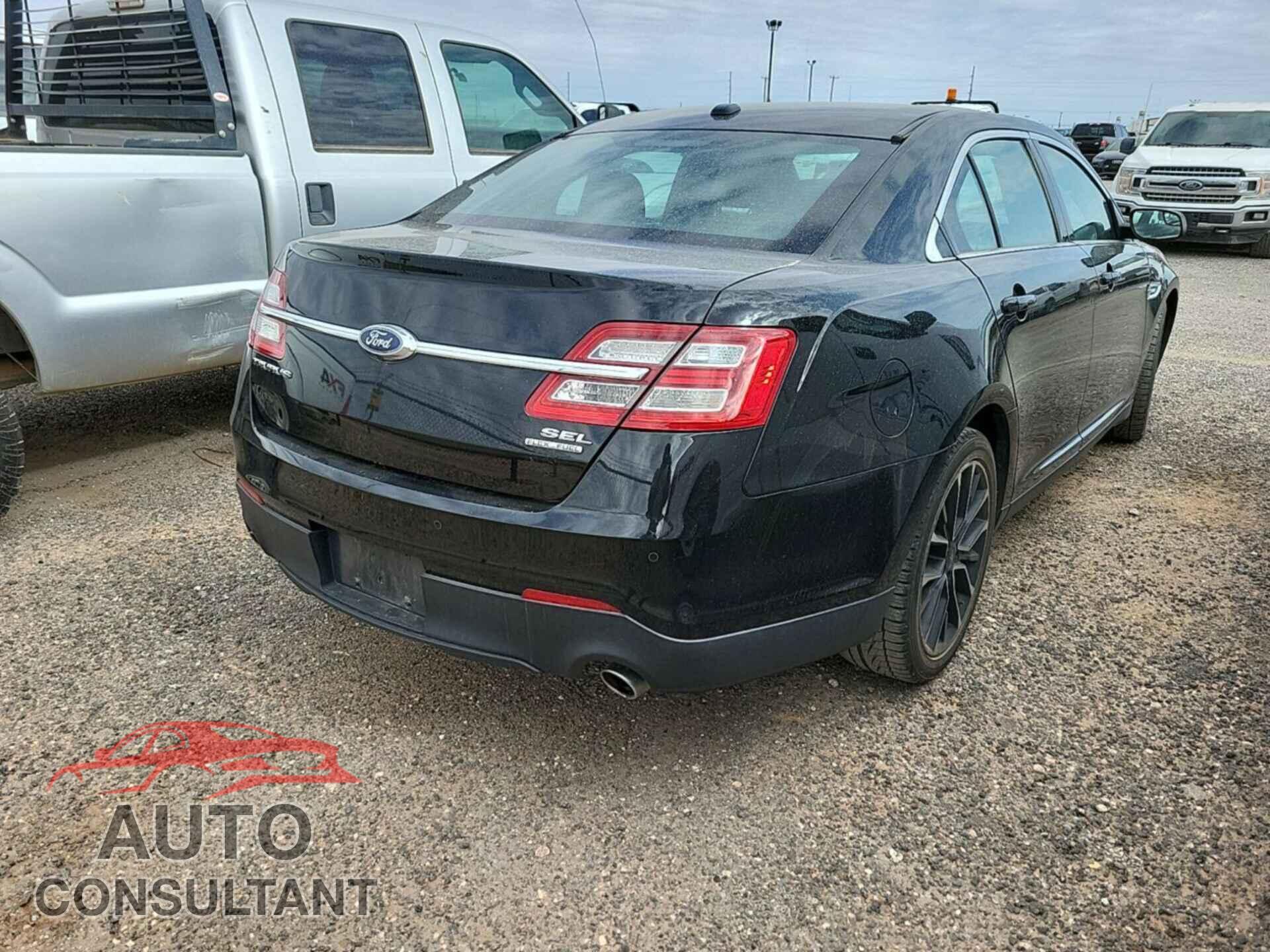 FORD TAURUS 2018 - 1FAHP2E89JG111203