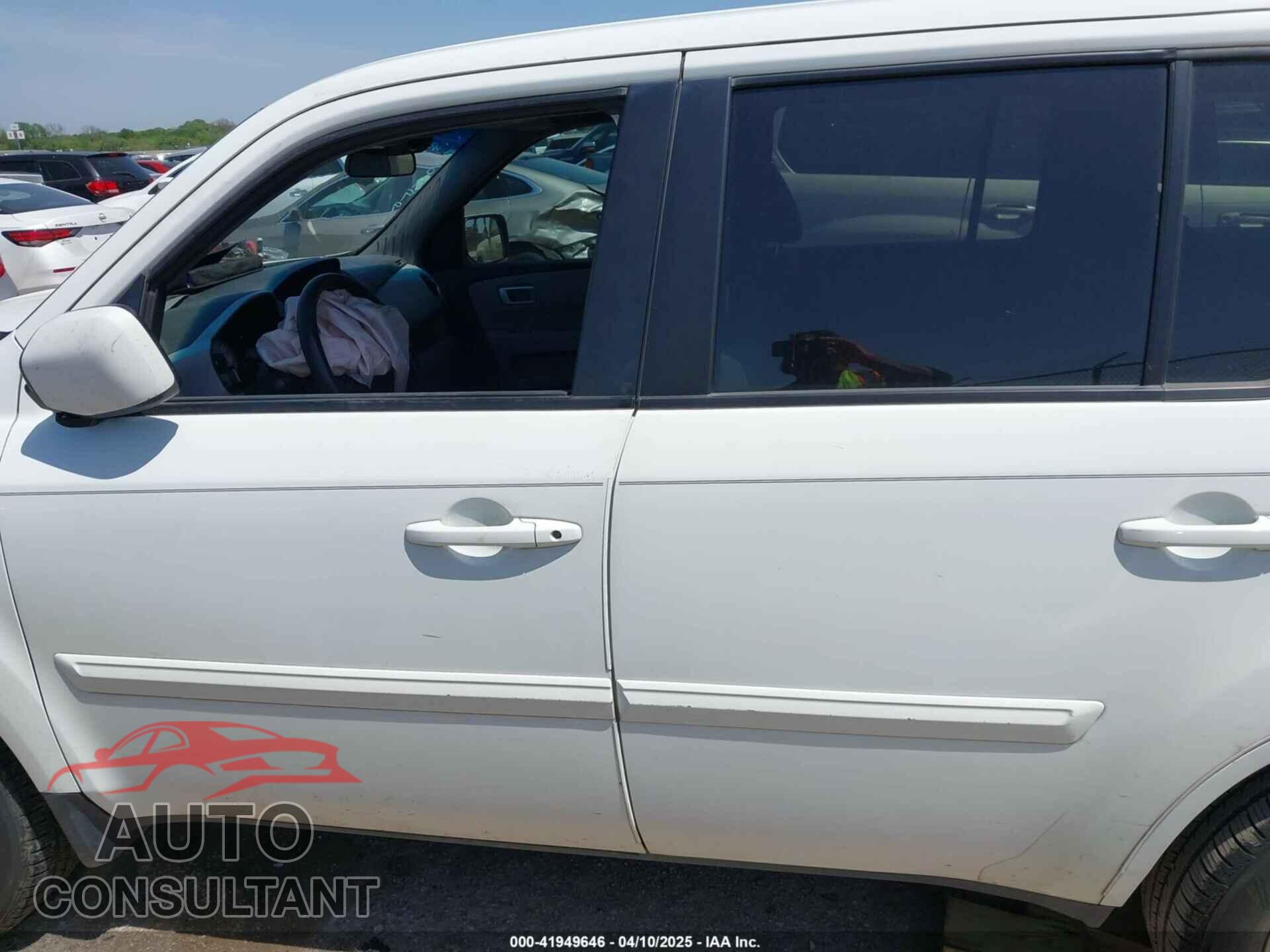 HONDA PILOT 2015 - 5FNYF3H33FB005141