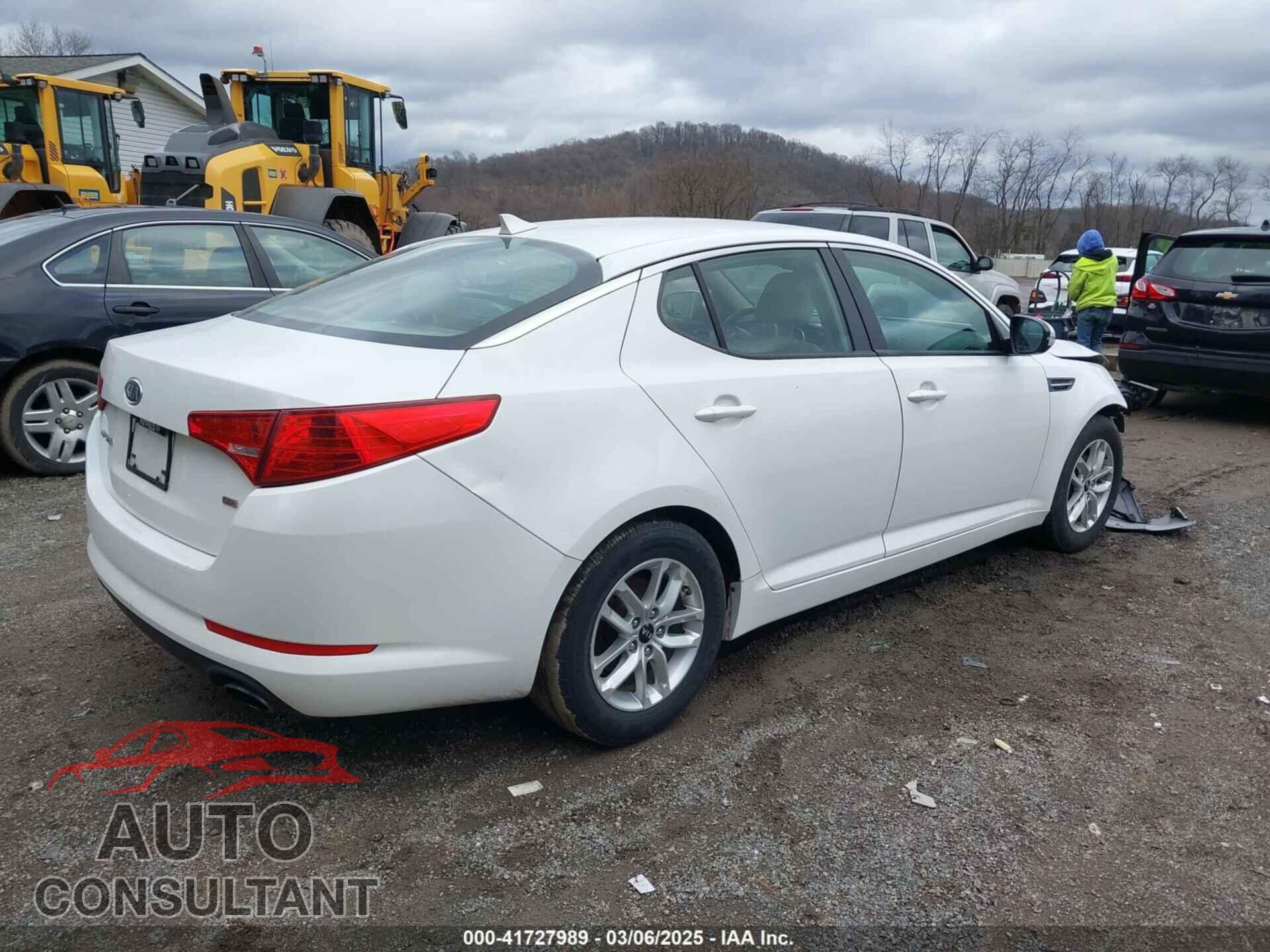 KIA OPTIMA 2011 - KNAGM4A70B5140204